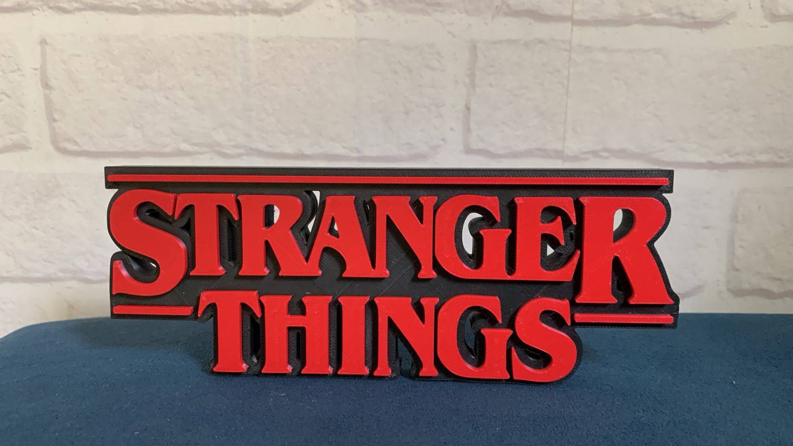 Display Mesa Logo Stranger Things - Boutique festa locações 