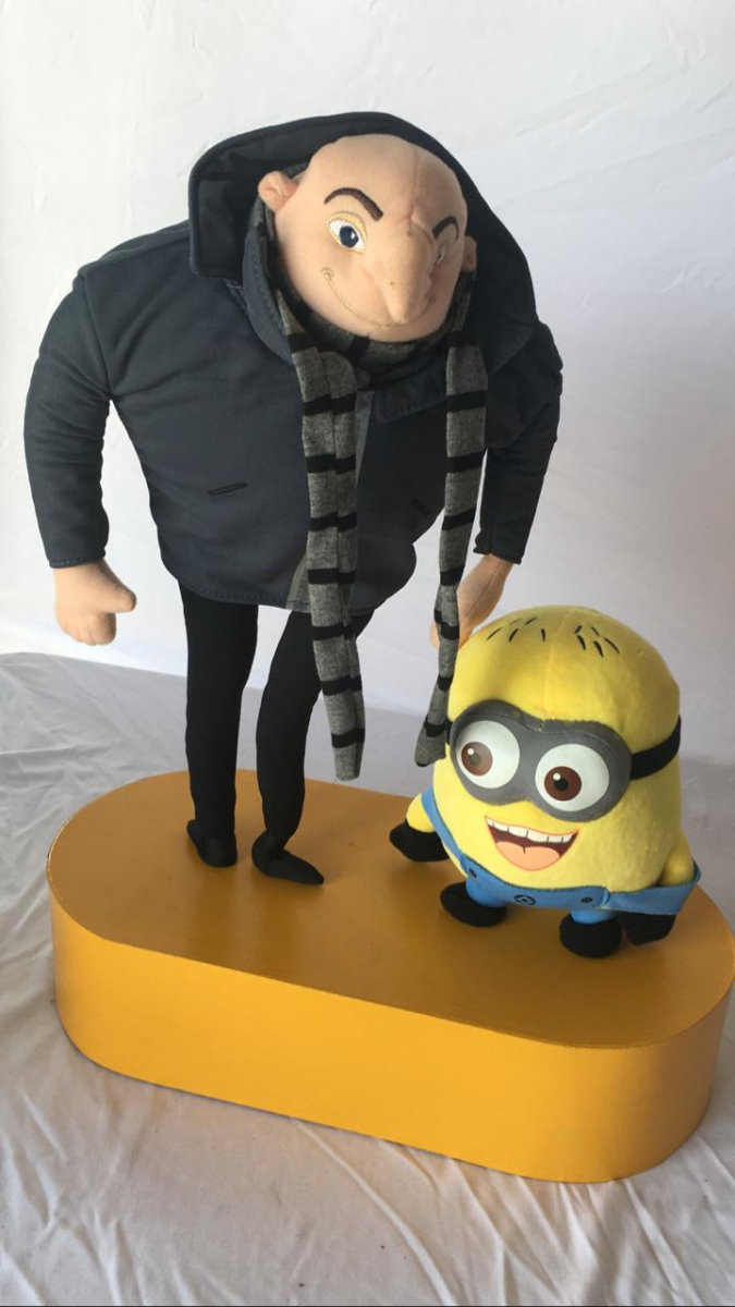 Dupla Minions E Narigudo - Boutique festa locações 