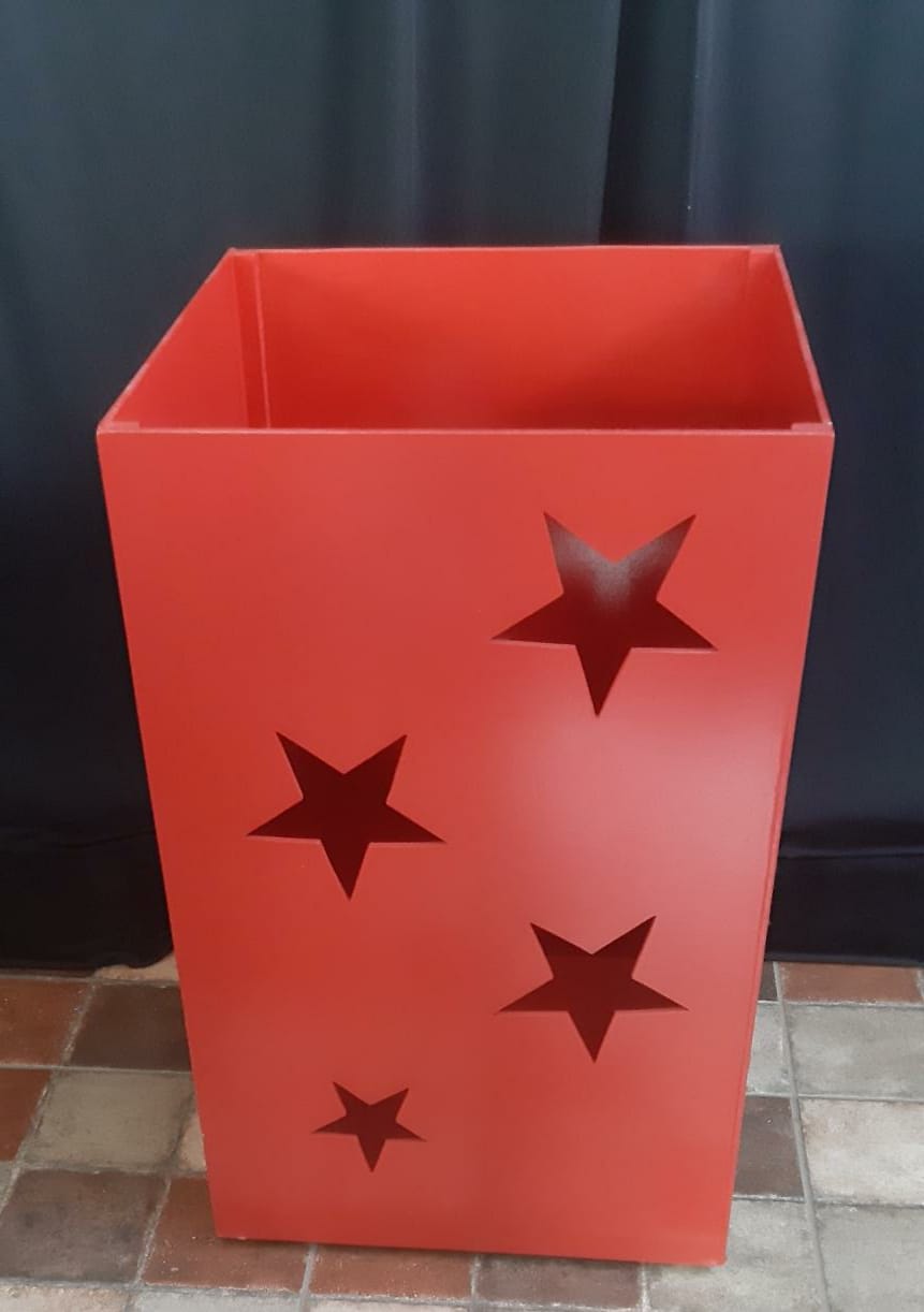 Mesa / Caixa de Presente / Cubo de Estrela Vermelha (Mobiliário) - Boutique festa locações 
