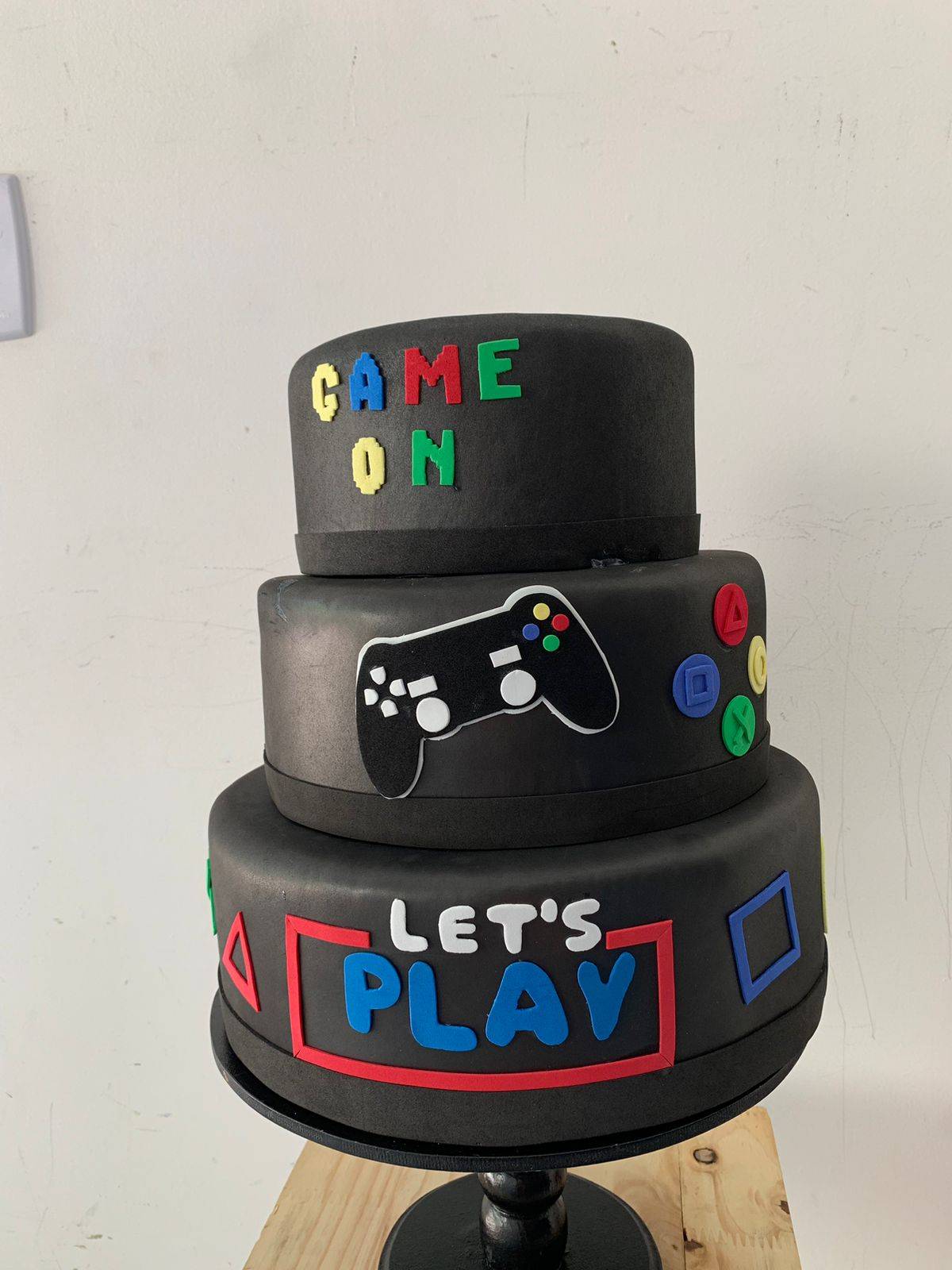 Bolo Fake Game Eva - Boutique festa locações 