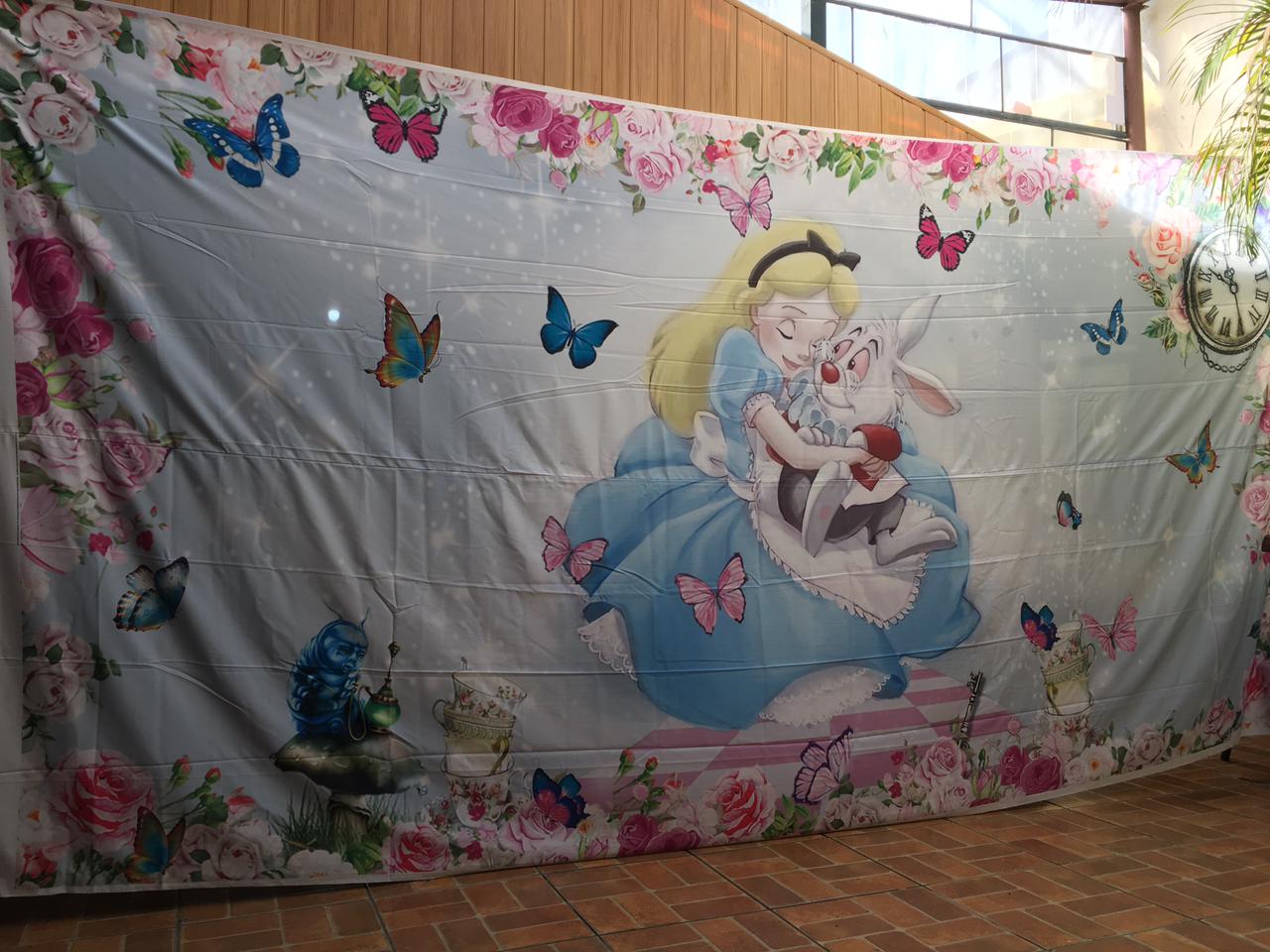 Painel Retangular Alice No País das Maravilhas. - Boutique festa locações 