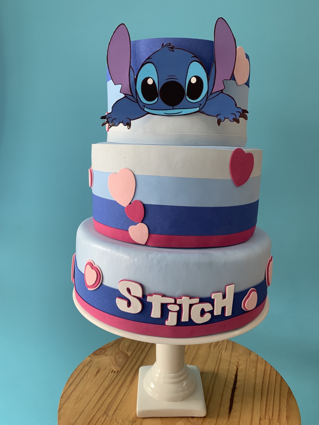 Bolo Fake Eva Stitch - Boutique festa locações 