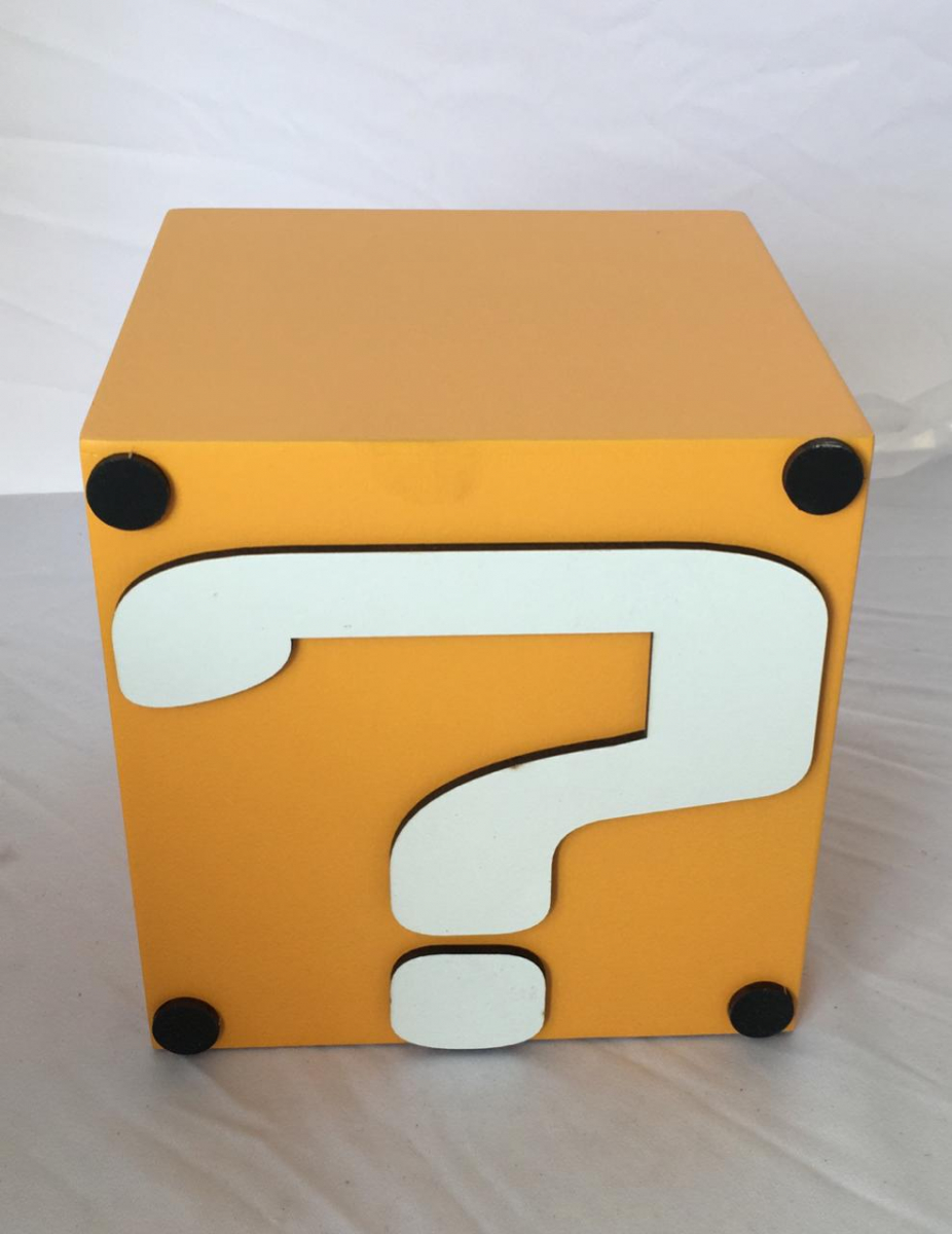 Cubo Interrogação Mário Amarelo P - Boutique festa locações 