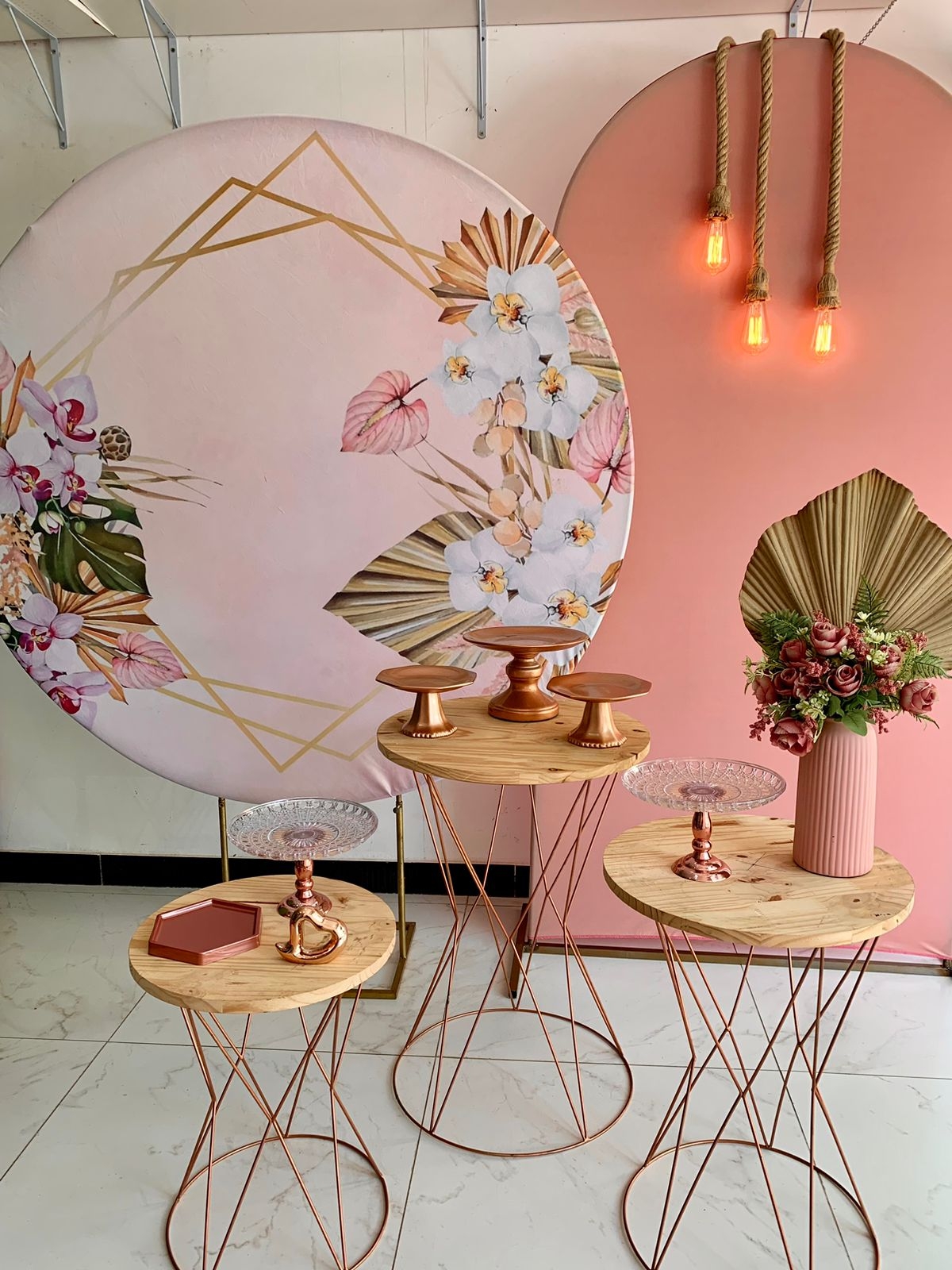 Floral Rose Com Lâmpadas de Filamento - Boutique festa locações 