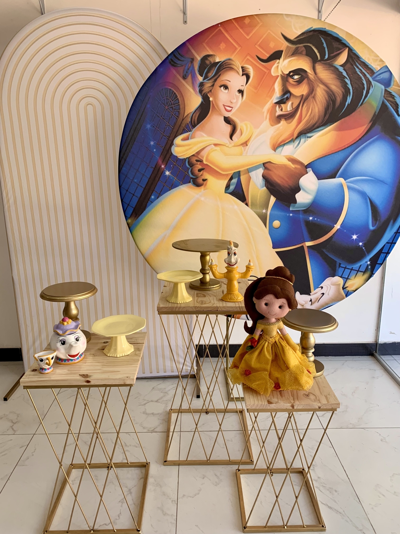 Bela E A Fera - Boutique festa locações 