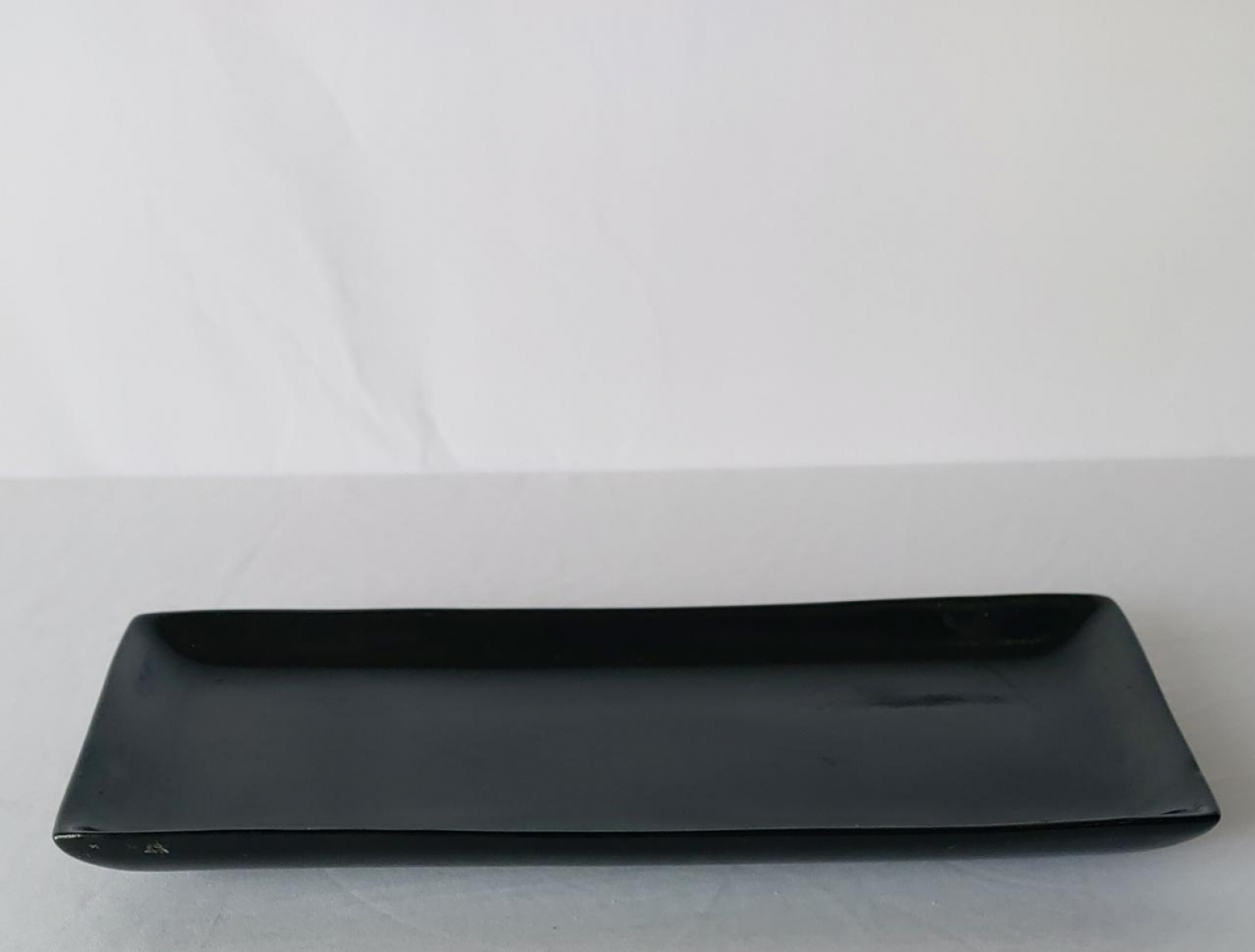 Bandeja Preta Retangular Porcelana - Boutique festa locações 