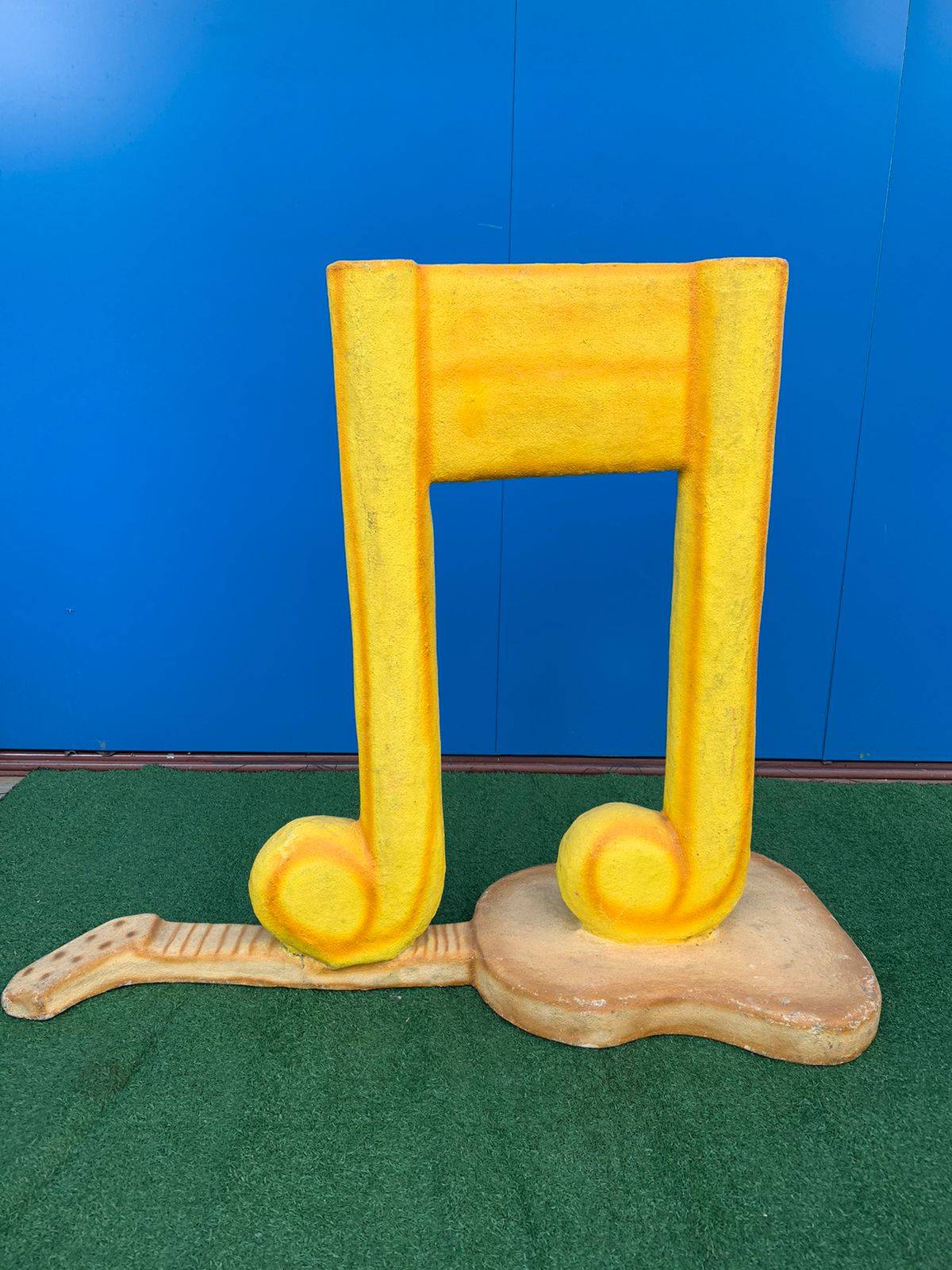 Nota de Música Amarela Com Violão Fibra - Boutique festa locações 