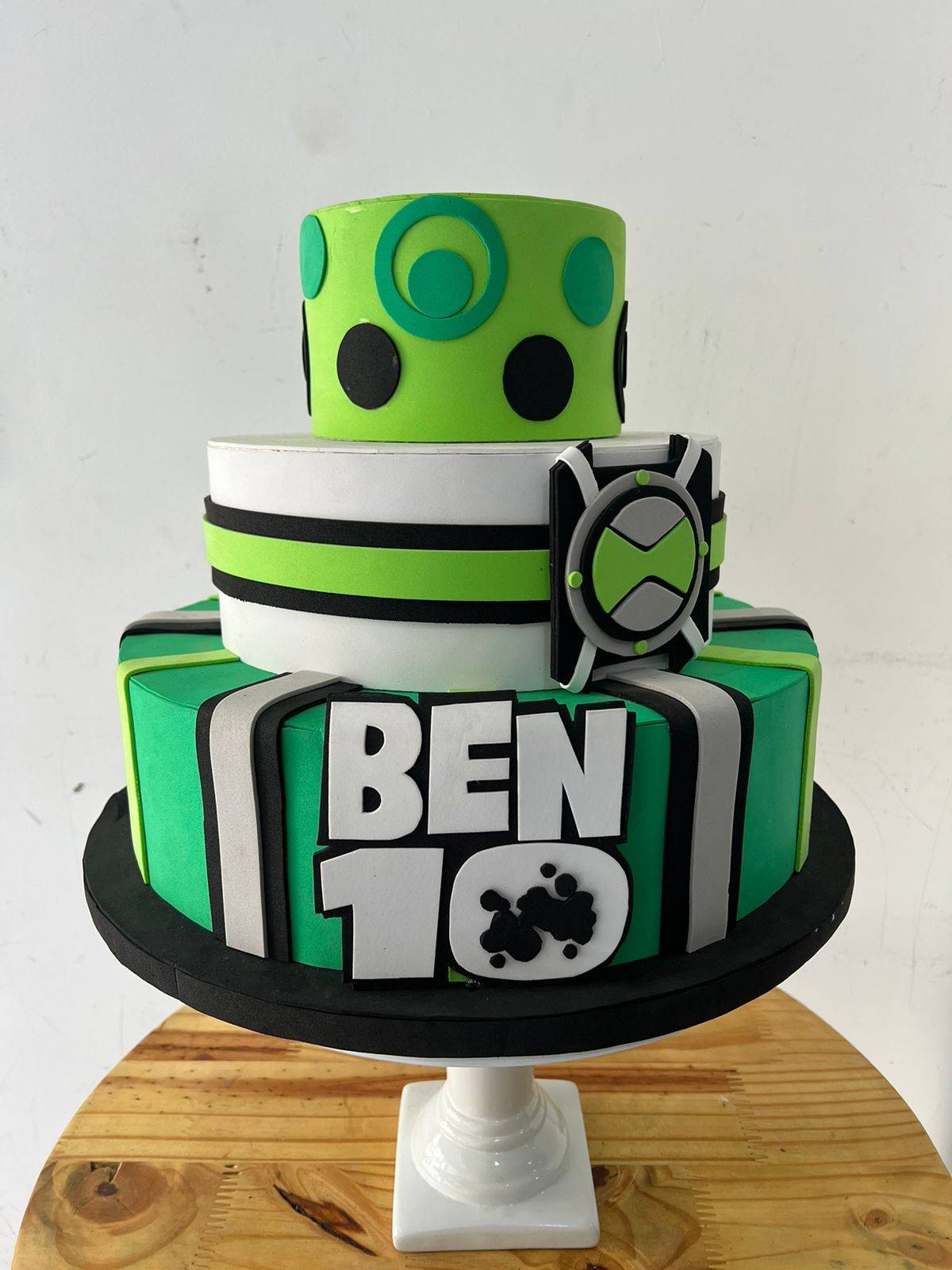 Bolo Fake  Ben 10 Eva - Boutique festa locações 