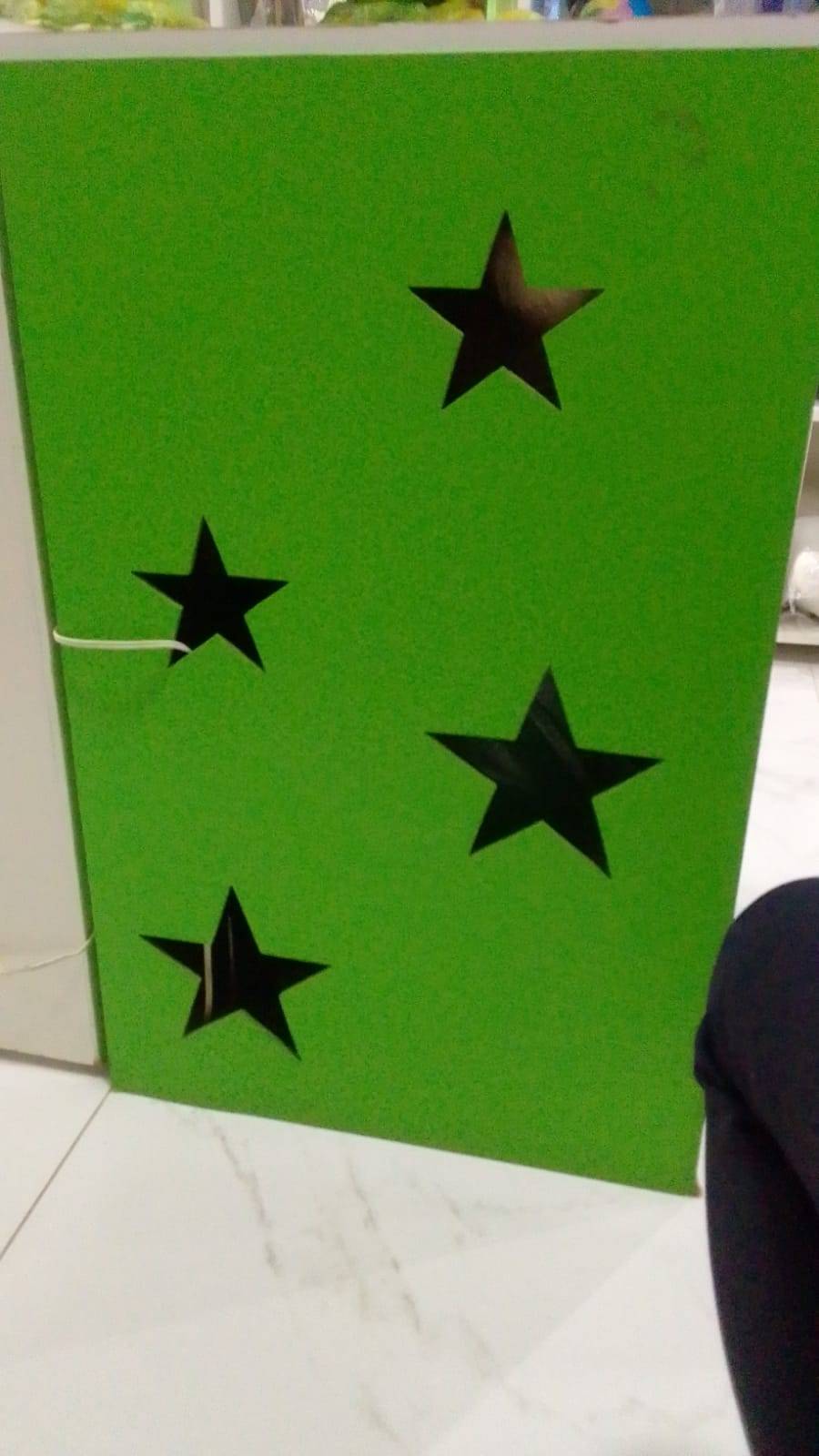 Mesa / Caixa de Presente / Cubo de Estrela Verde (Mobiliário) - Boutique festa locações 