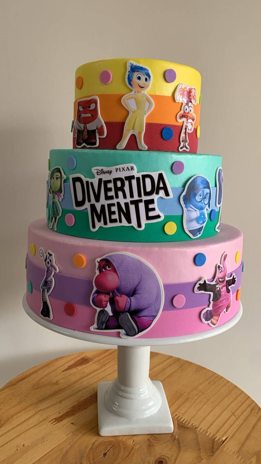 Bolo Fake Eva Divertidamente - Boutique festa locações 