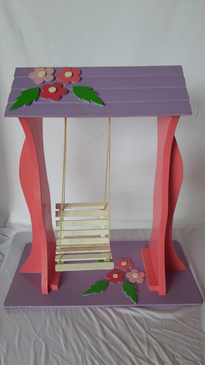 Balanço Mdf Rosa C/ Lilas Gata Marie - Boutique festa locações 