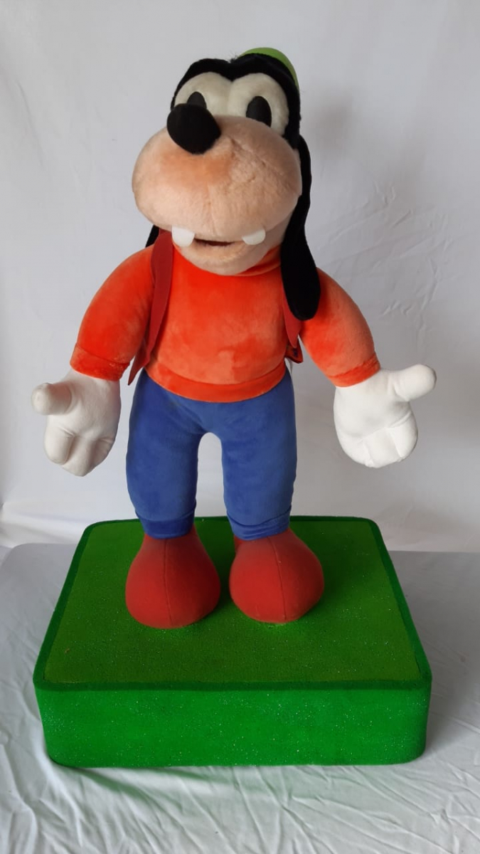 Pateta Grande Pelucia Na Base Verde - Boutique festa locações 