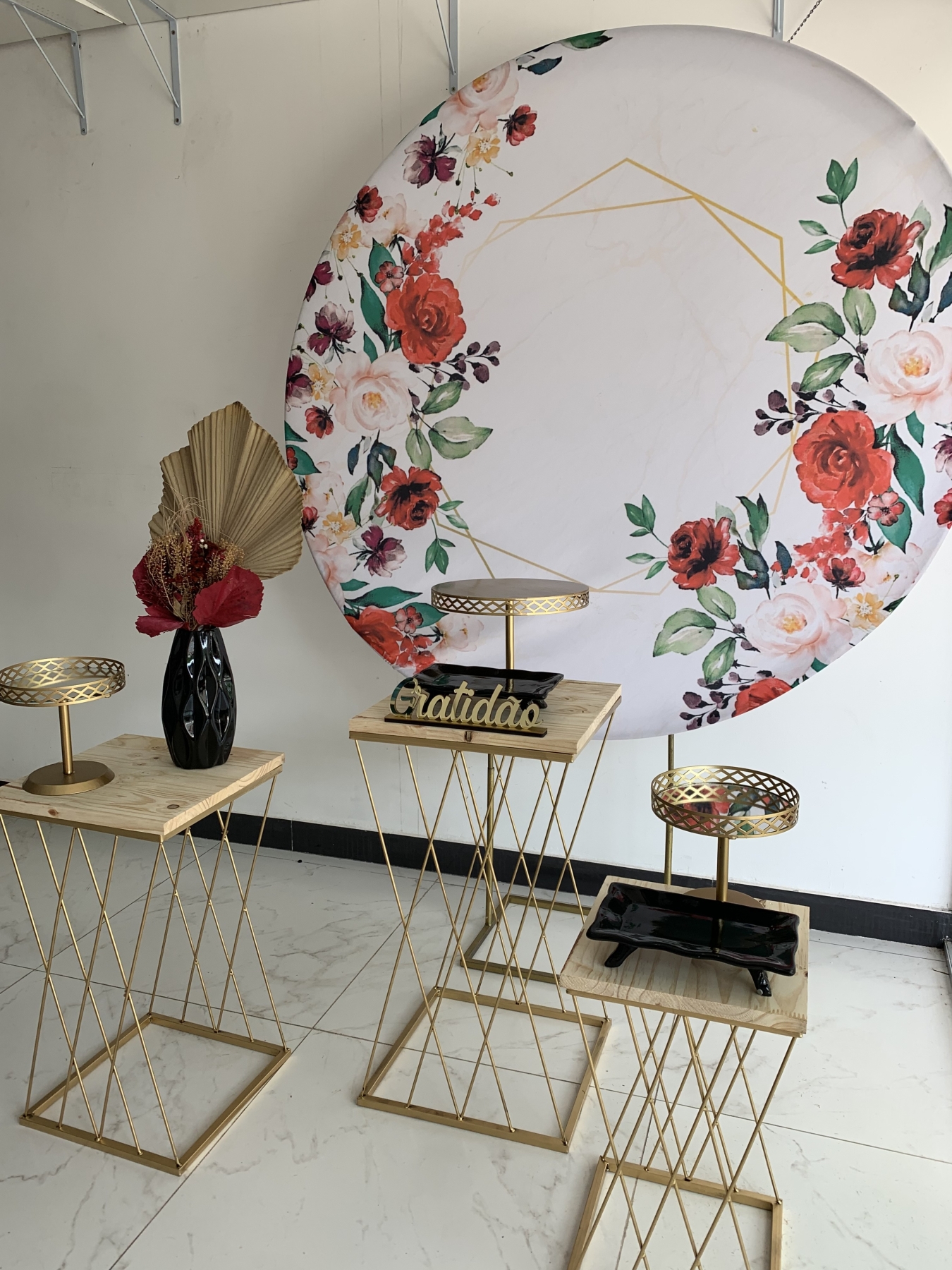 Floral Vermelho Com Preto - Boutique festa locações 