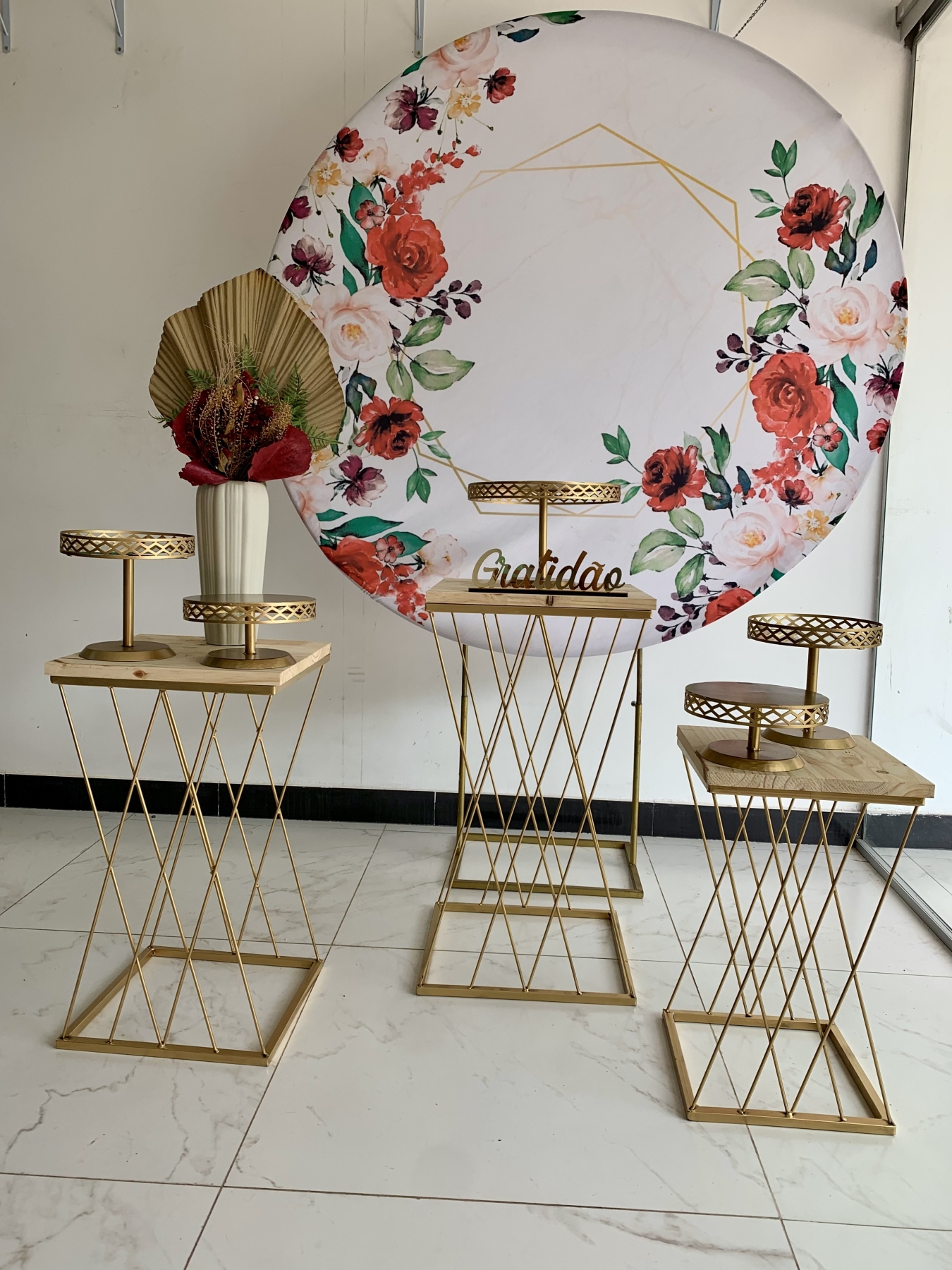 Floral Vermelho E Dourado Gratidão - Boutique festa locações 