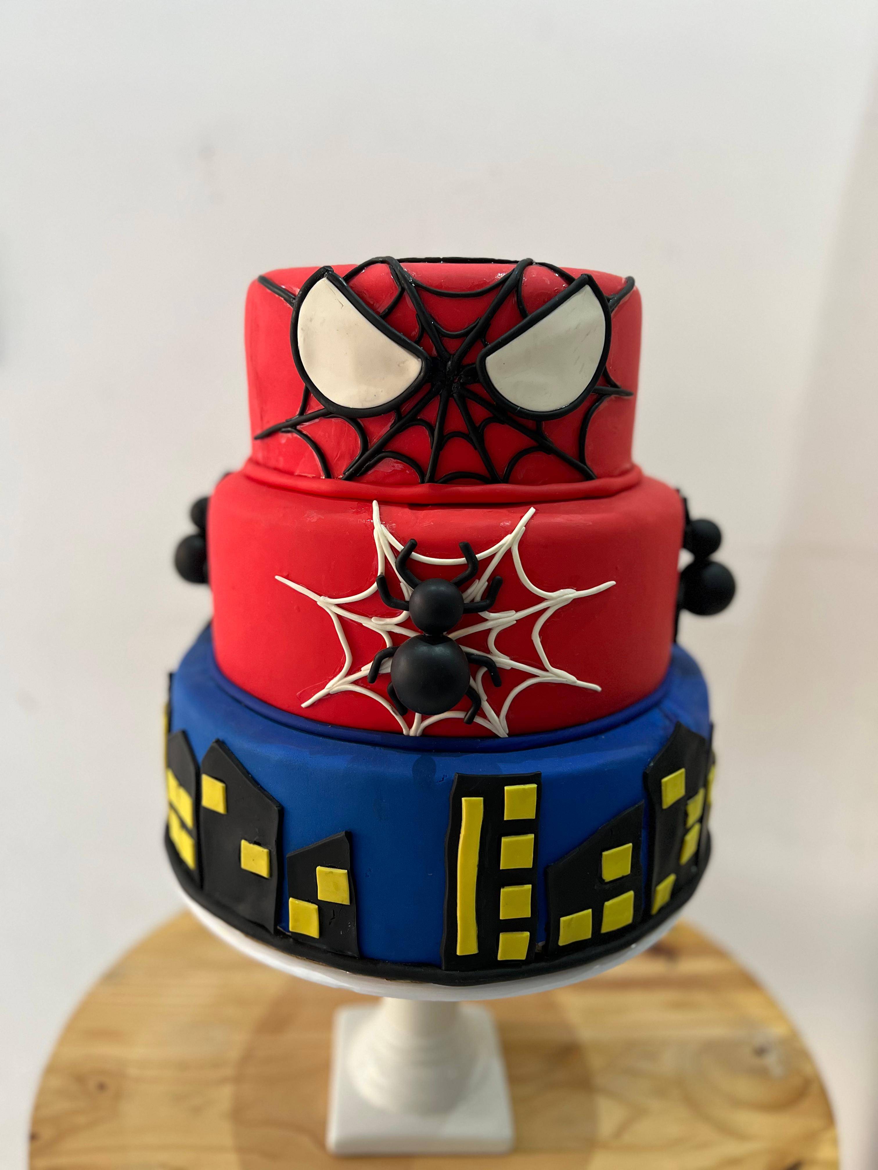 Bolo Fake Homem Aranha - Boutique festa locações 
