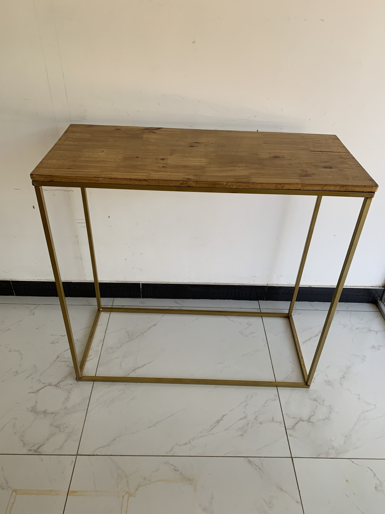 Mesa Quadrada  Ferro Dourada G (Mobiliário) - Boutique festa locações 
