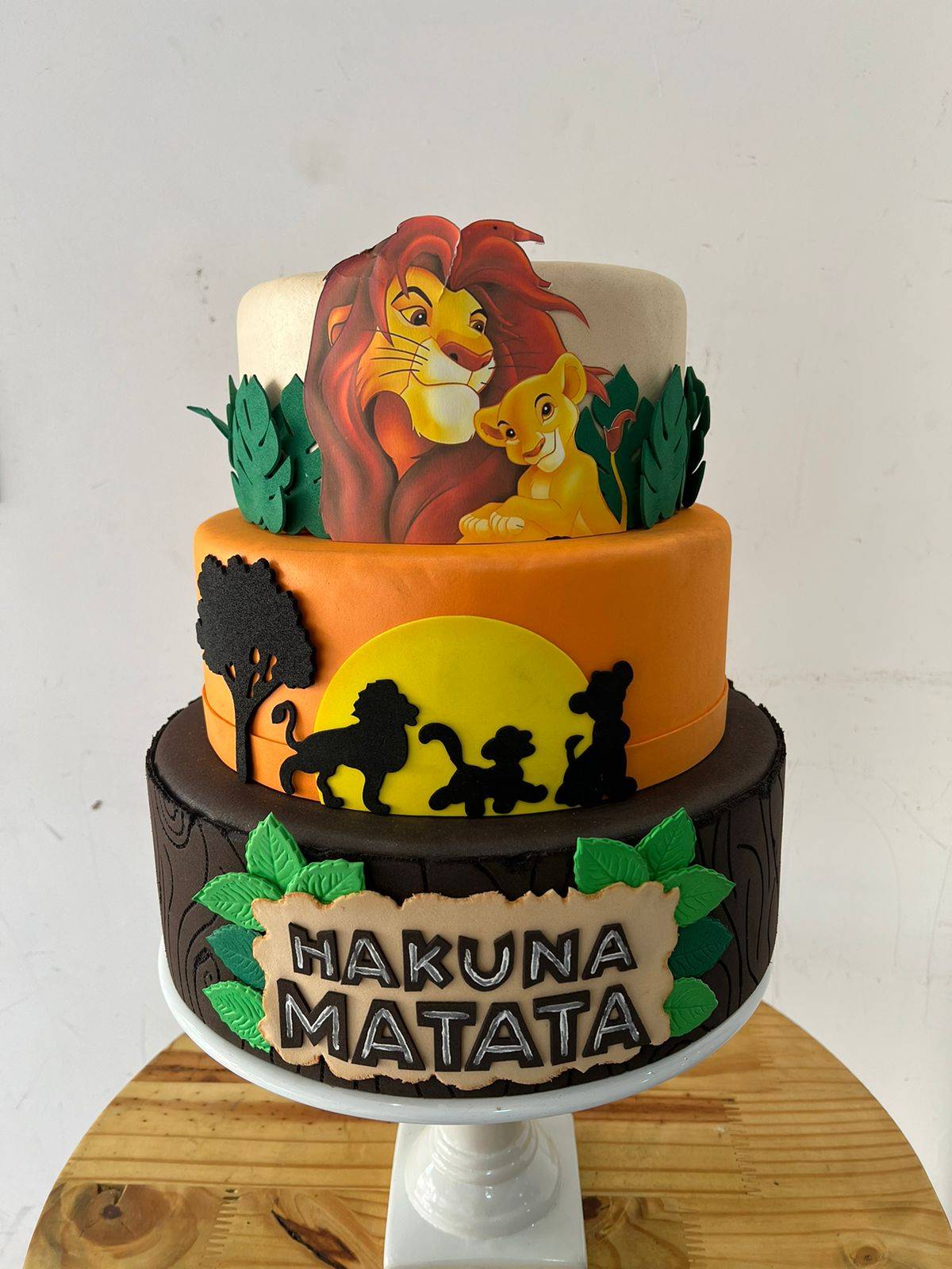 Bolo Fake  Rei Leão Eva - Boutique festa locações 