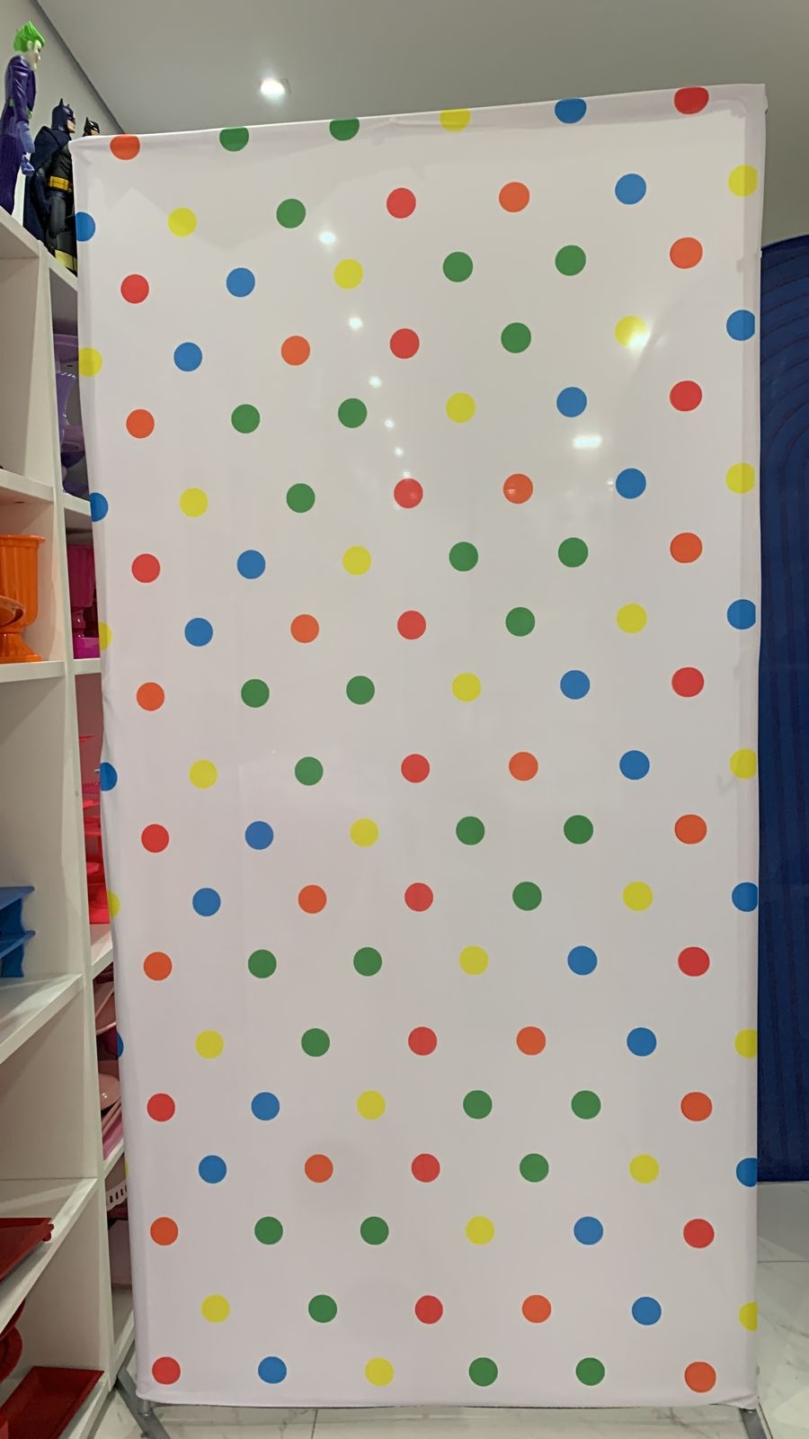 Capa Painel Romano Bolinhas Coloridas - Boutique festa locações 