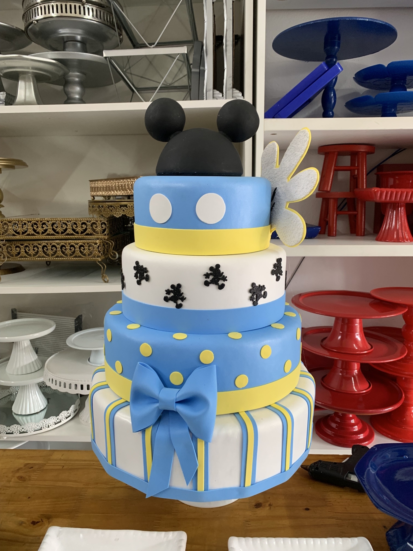 Bolo Fake Disney Baby Mickey - Boutique festa locações 
