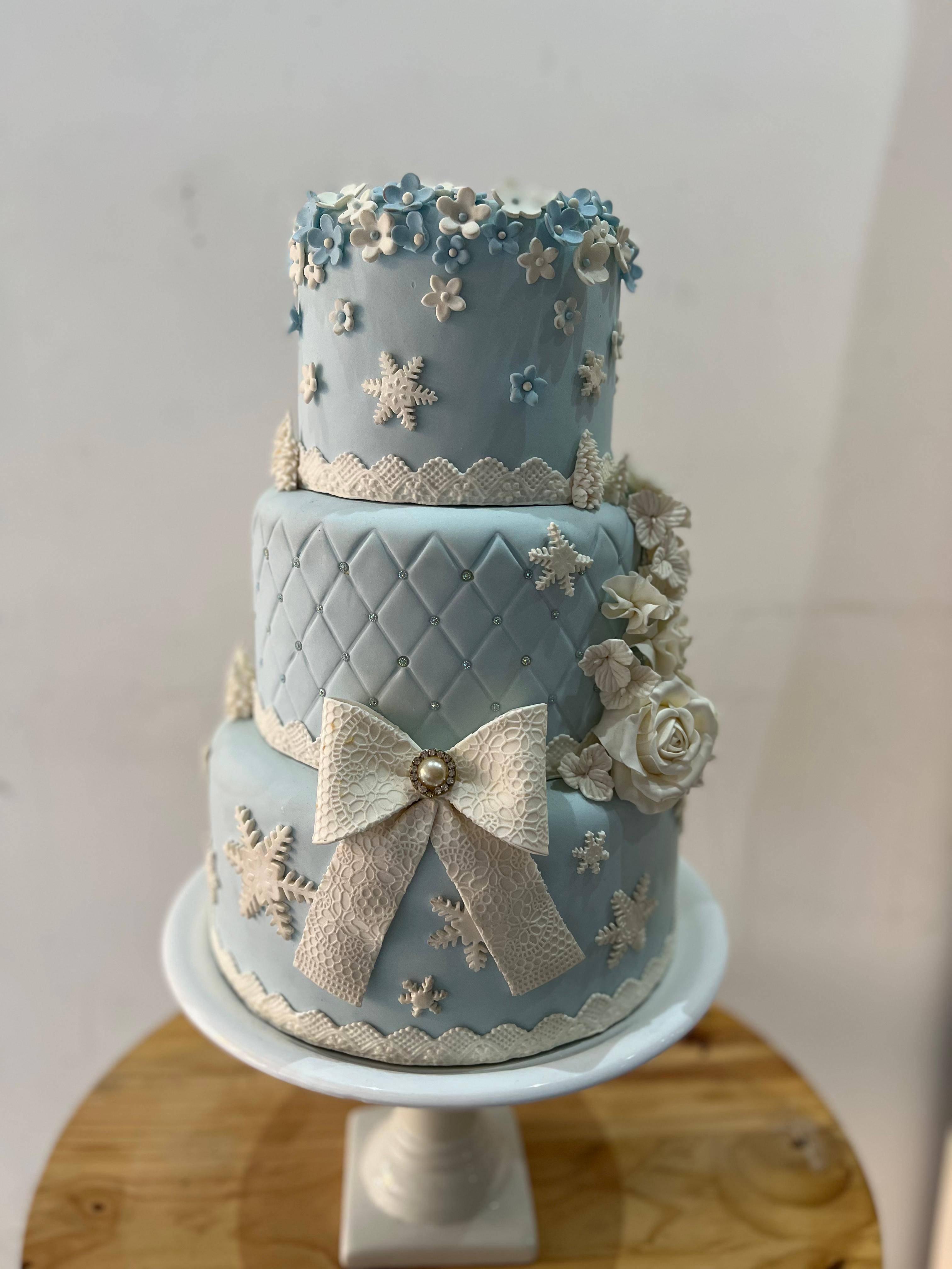 Bolo Fake  Frozen Biscuit - Boutique festa locações 