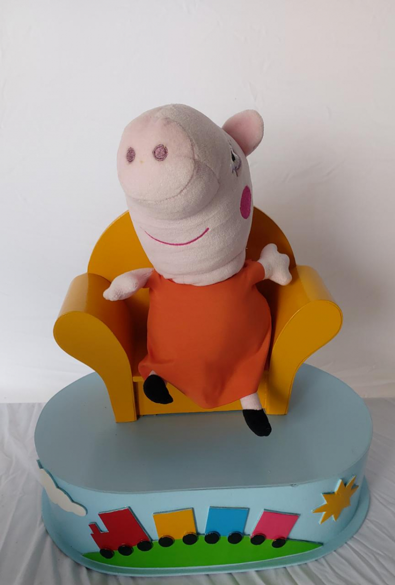 Mamãe Pig No Sofá Base Azul Peppa - Boutique festa locações 