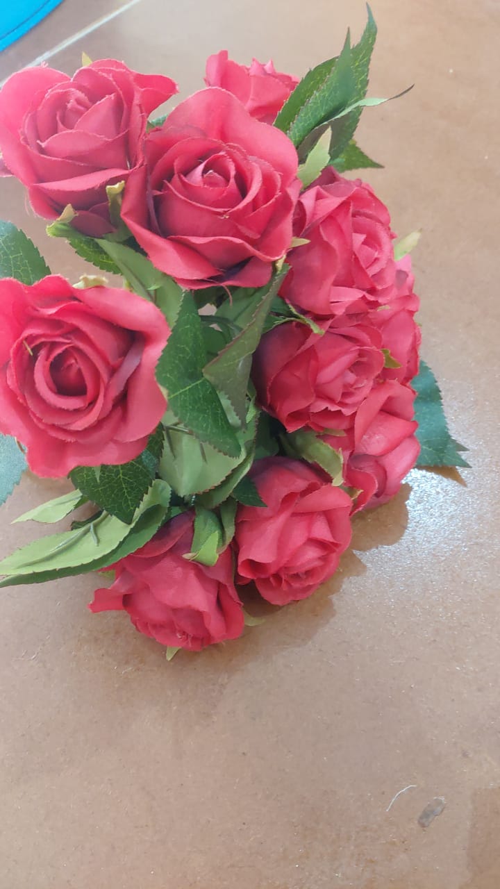 Ramo de Flores Vermelha P - Boutique festa locações 