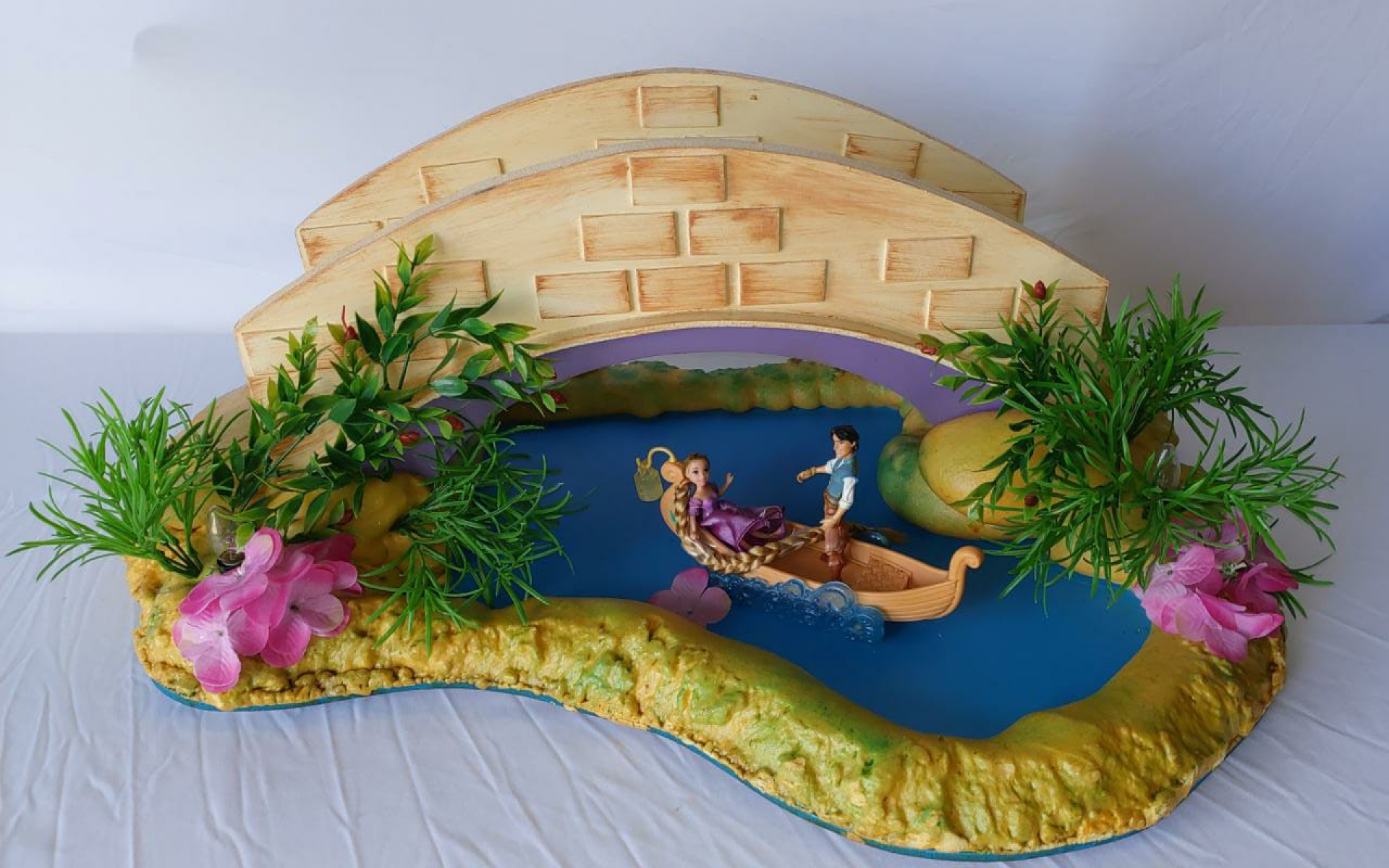 Flynn Rider E Rapunzel Ponte Enrolados - Boutique festa locações 