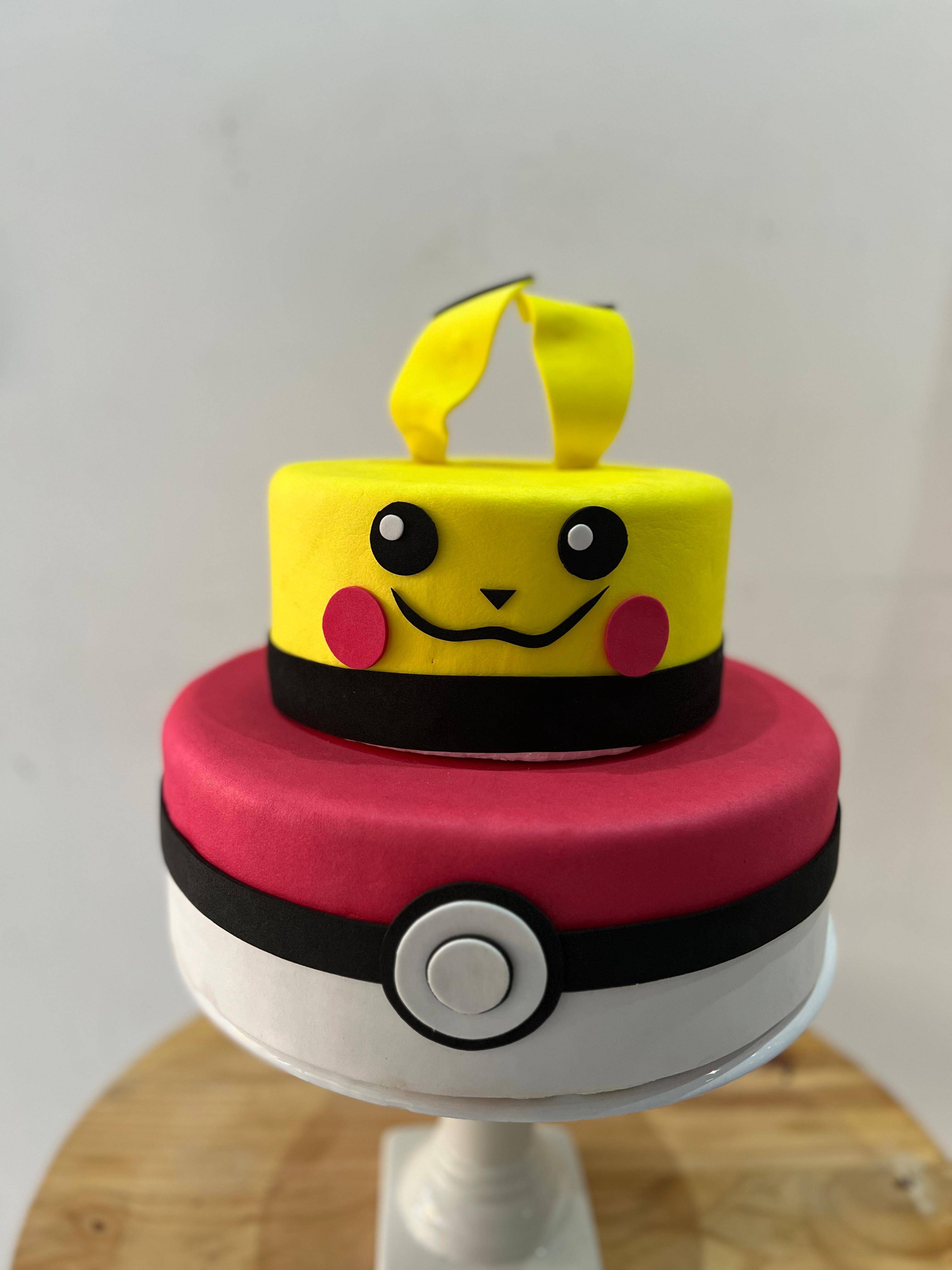 Bolo Fake  Pokemon /Pikachu      Eva - Boutique festa locações 