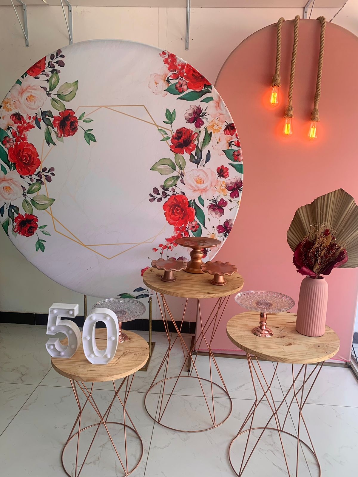 Floral Vermelho E Rose Com Lâmpadas - Boutique festa locações 