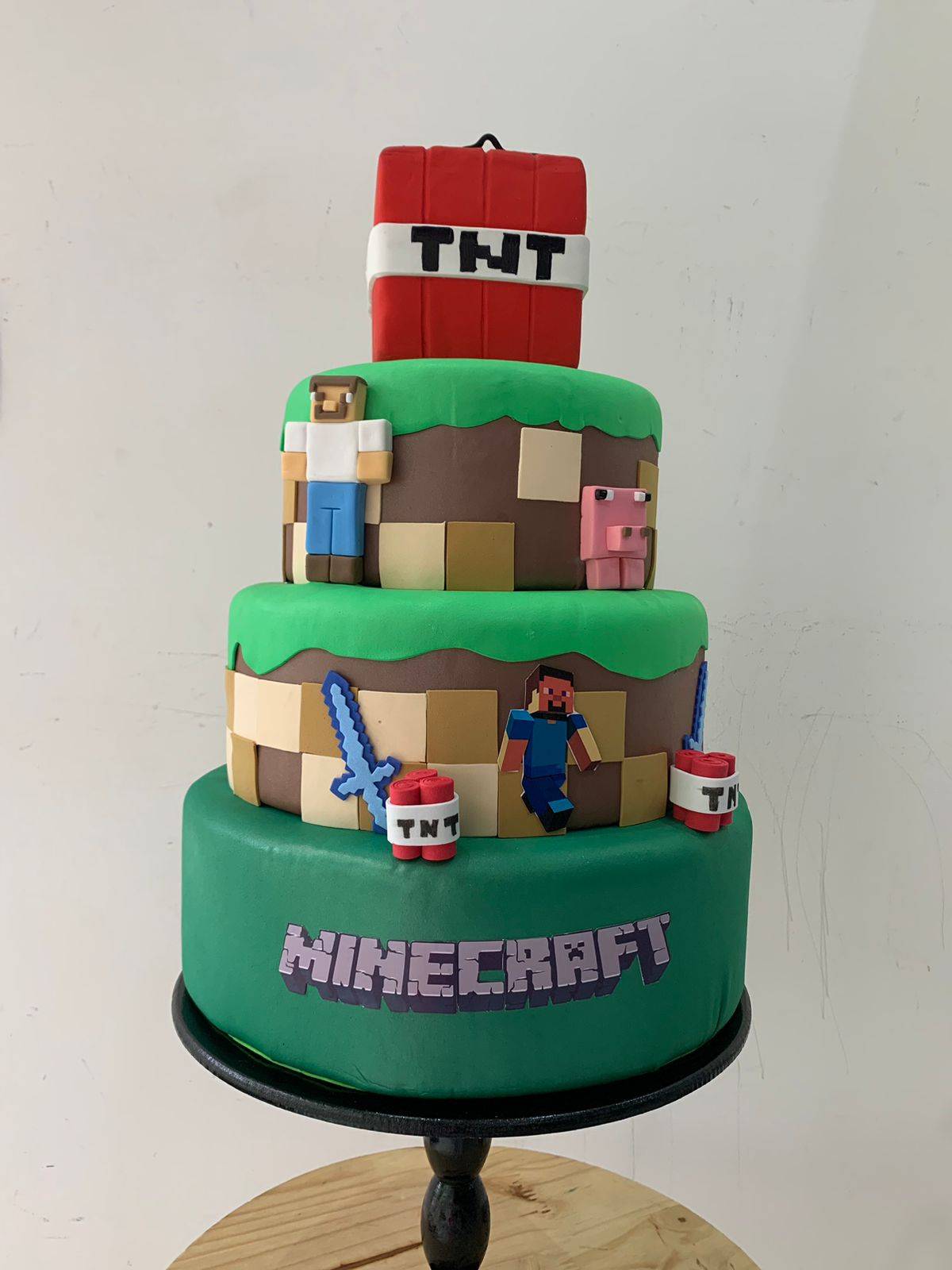Bolo Fake Eva Minecraft - Boutique festa locações 