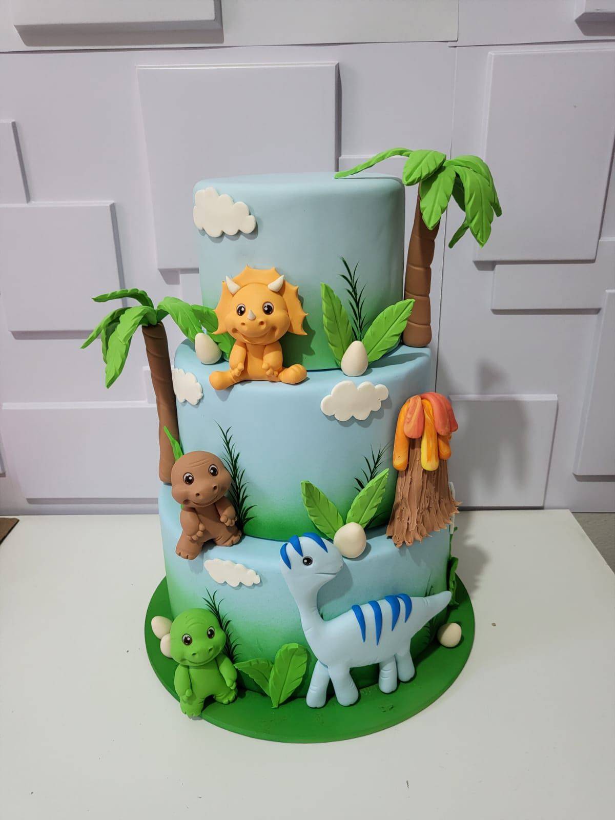 Bolo Fake Dinossauro Baby - Boutique festa locações 