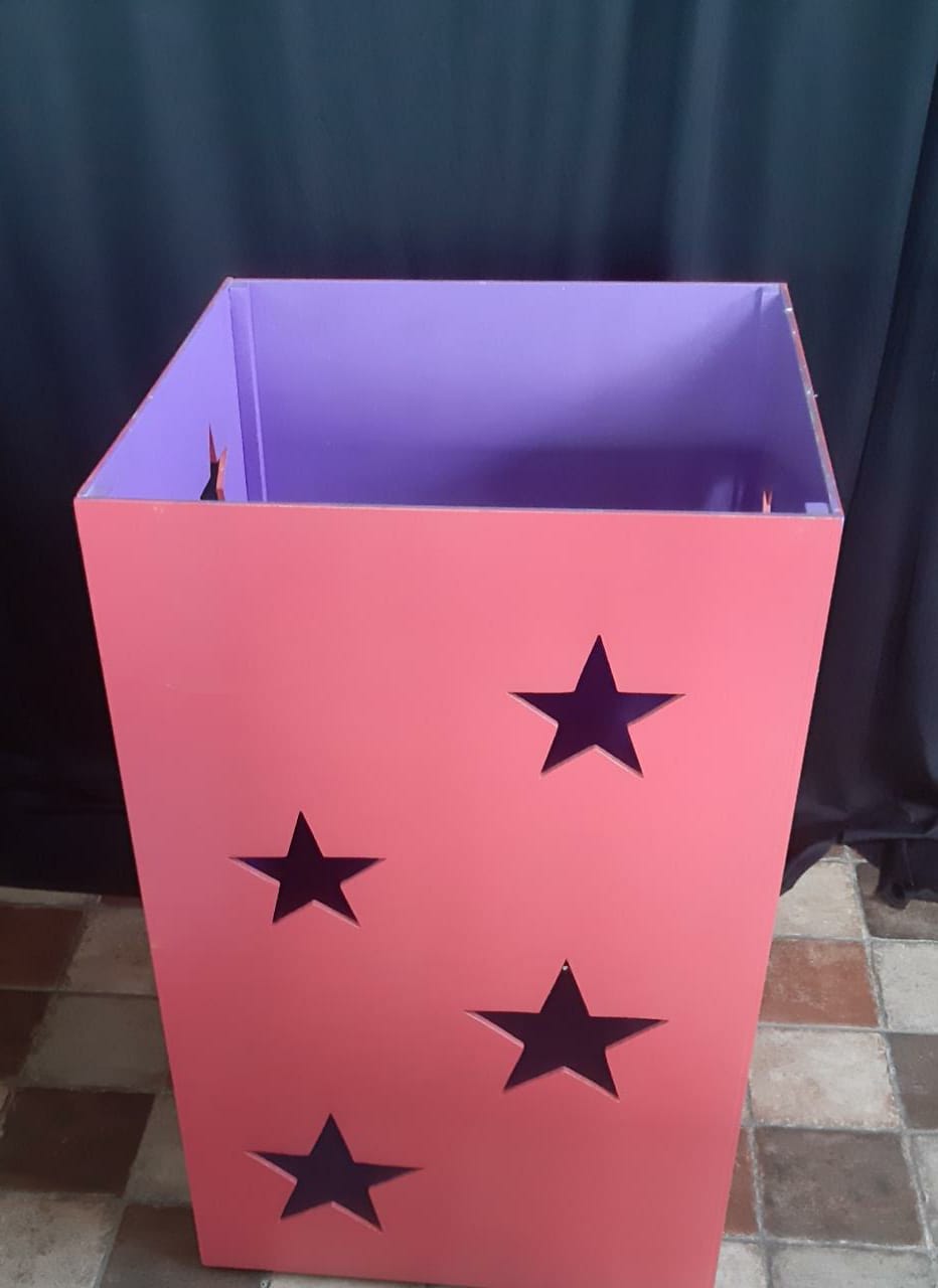 Mesa / Caixa de Presente / Cubo de Estrela  Rosa (Mobiliário) - Boutique festa locações 
