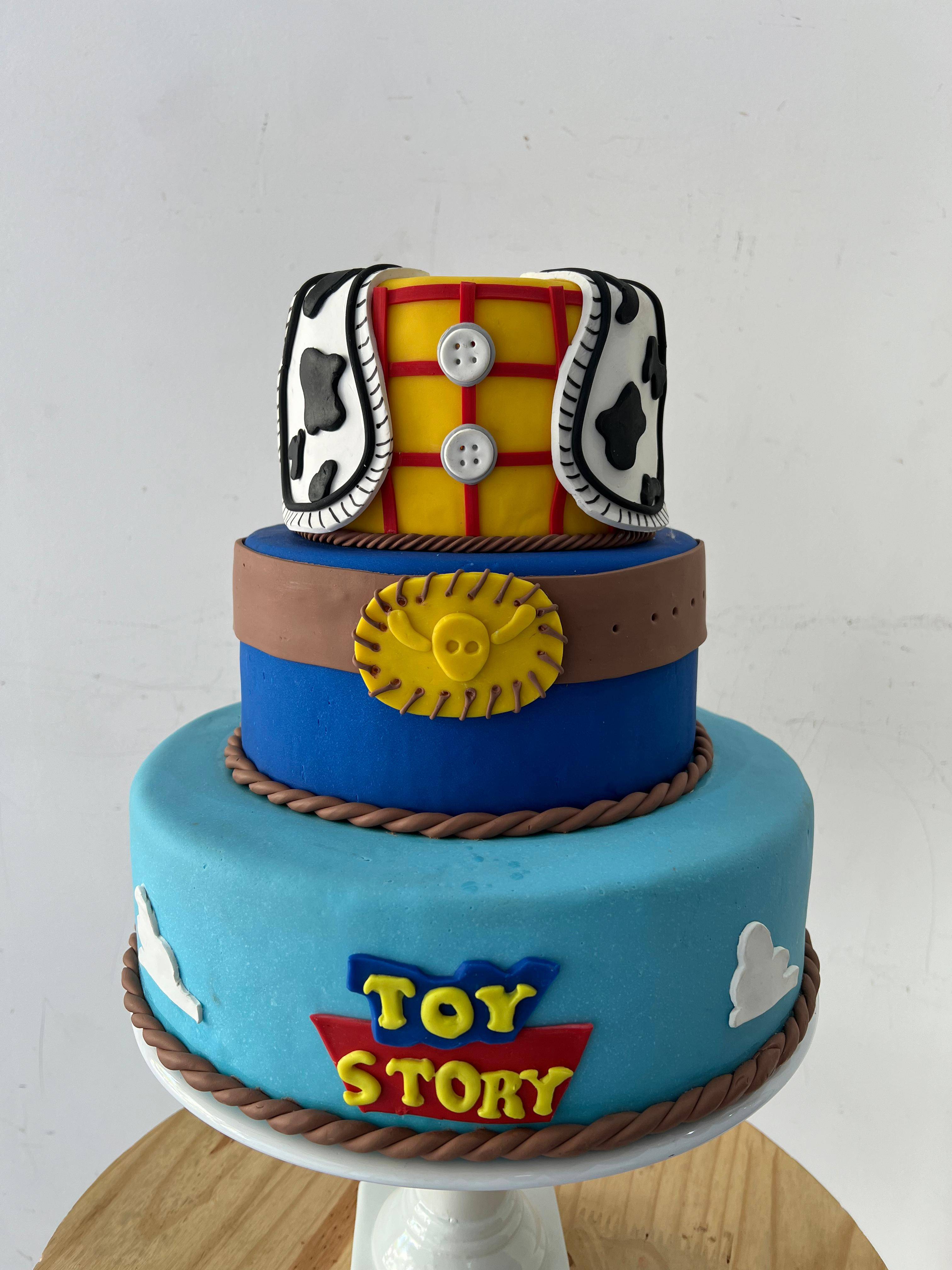 Bolo Fake  Toy Story Biscuit - Boutique festa locações 
