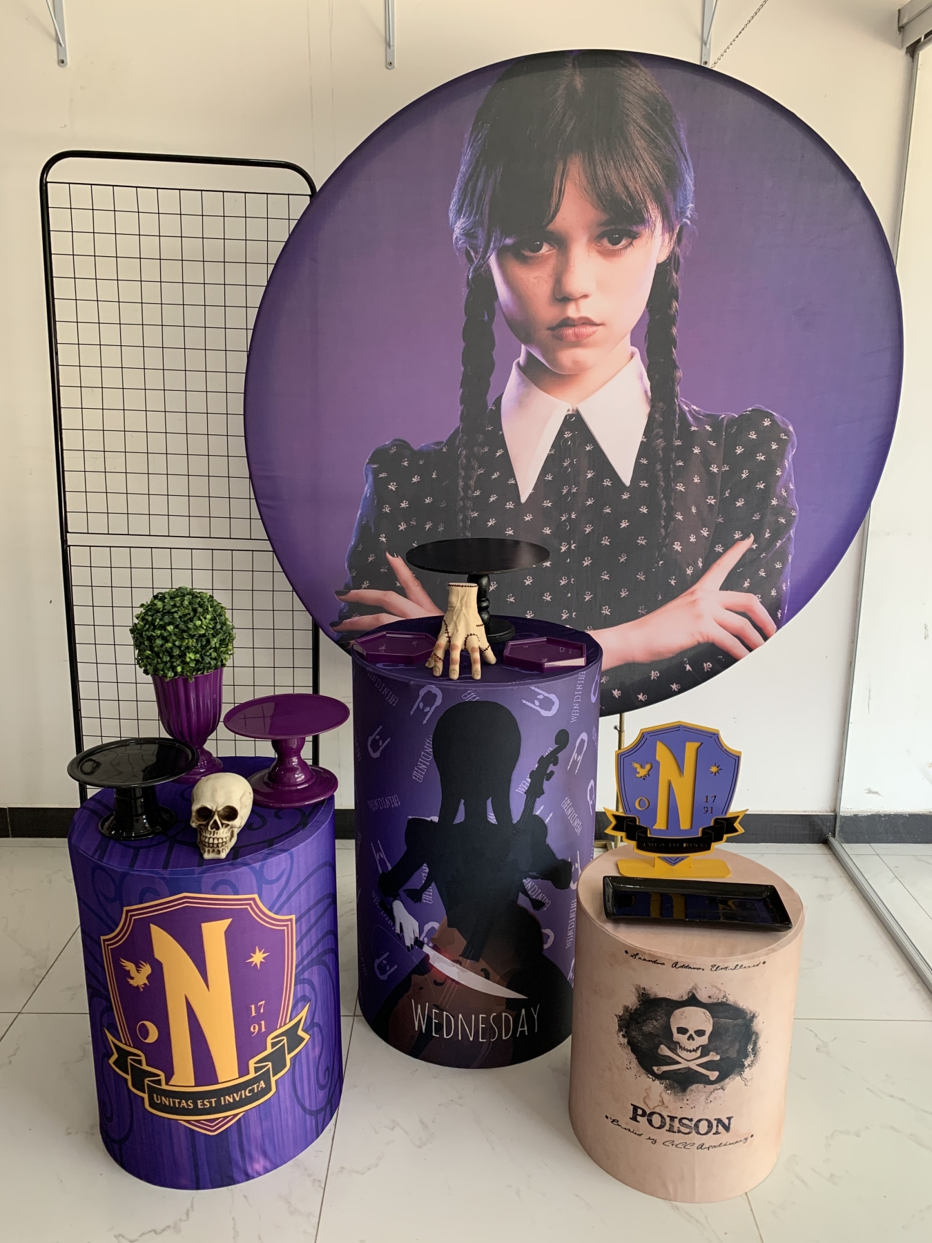 Wandinha - Boutique festa locações 