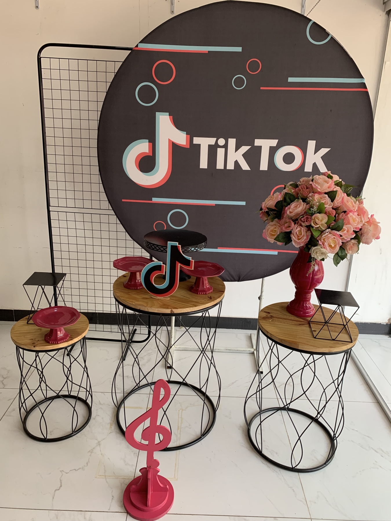 Tik Tok - Boutique festa locações 