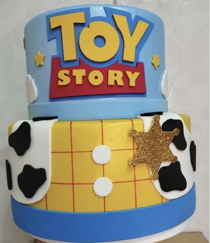 Bolo Fake Toy Store - Decore com amor 