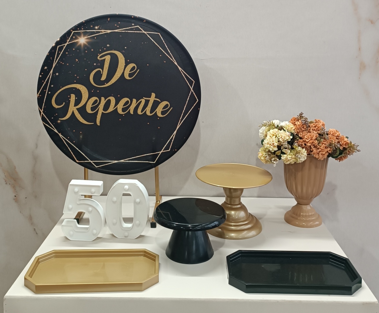 Festa Na Mesa - de Repente Preto Com Dourado  - Cantinho da Cris Reis
