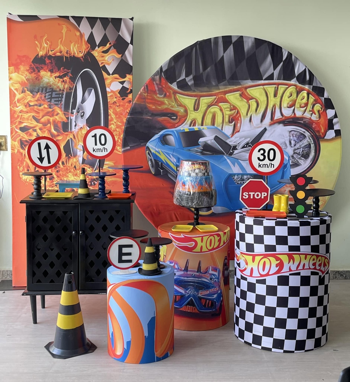 Hotwheels + Placa - FABIANA LOPES DECORACOES
