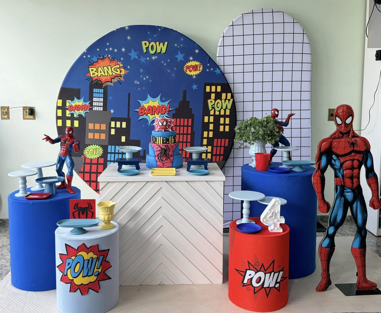 Homem Aranha Com Mesa Branca + Painel Romanoi - FABIANA LOPES DECORACOES
