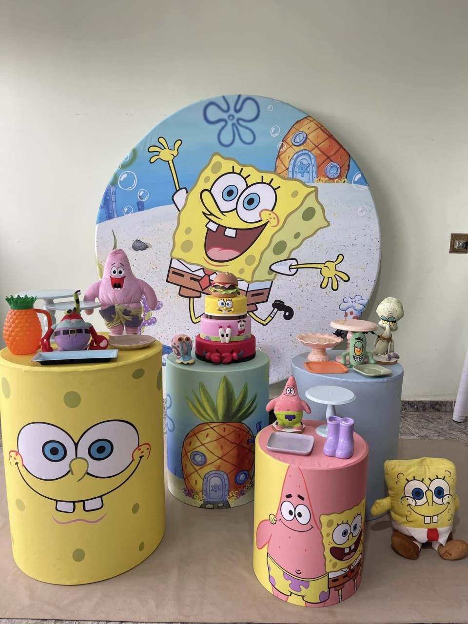 Bob Esponja + Cilindro - FABIANA LOPES DECORACOES