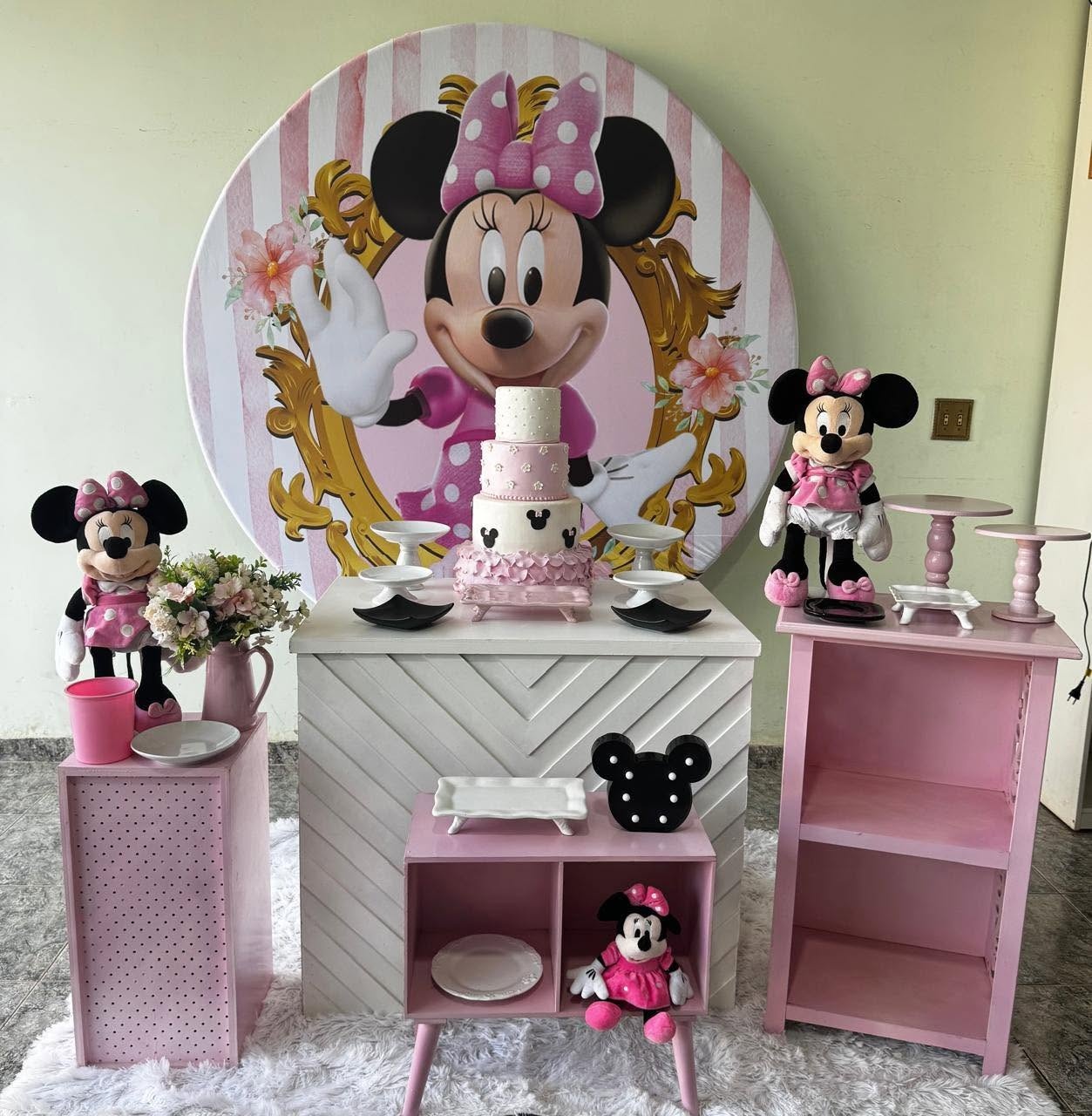Minnie + Mesa + Comoda - FABIANA LOPES DECORACOES