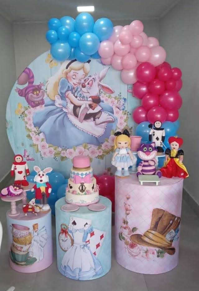 Alice Pais das Maravilhas - FABIANA LOPES DECORACOES