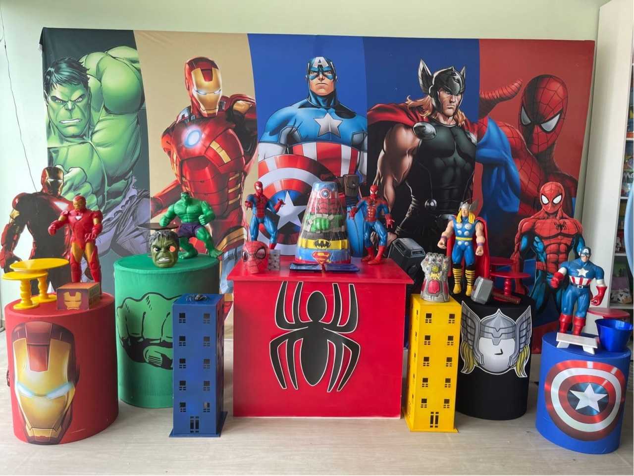 Vingadores Painel 4,00 X2,25 - FABIANA LOPES DECORACOES