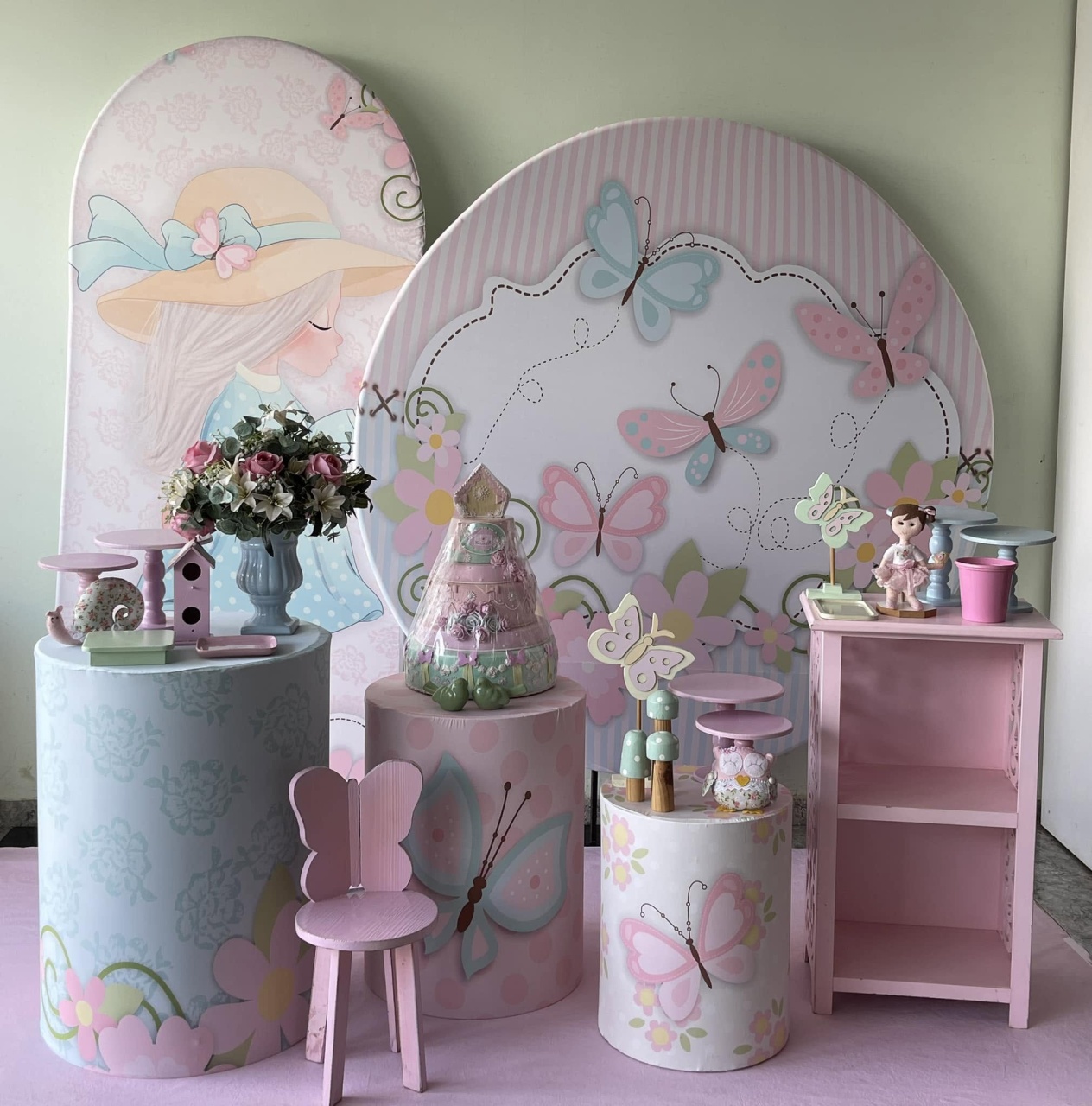 Jardim Borboleta + Placa + Cristaleira - FABIANA LOPES DECORACOES