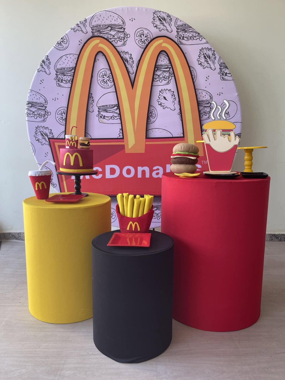 Mec Donald - FABIANA LOPES DECORACOES