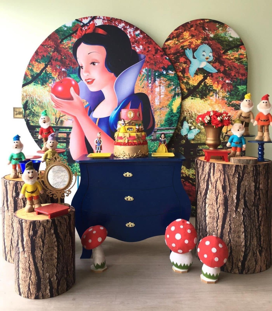 Branca de Neve + Painel Romano - FABIANA LOPES DECORACOES