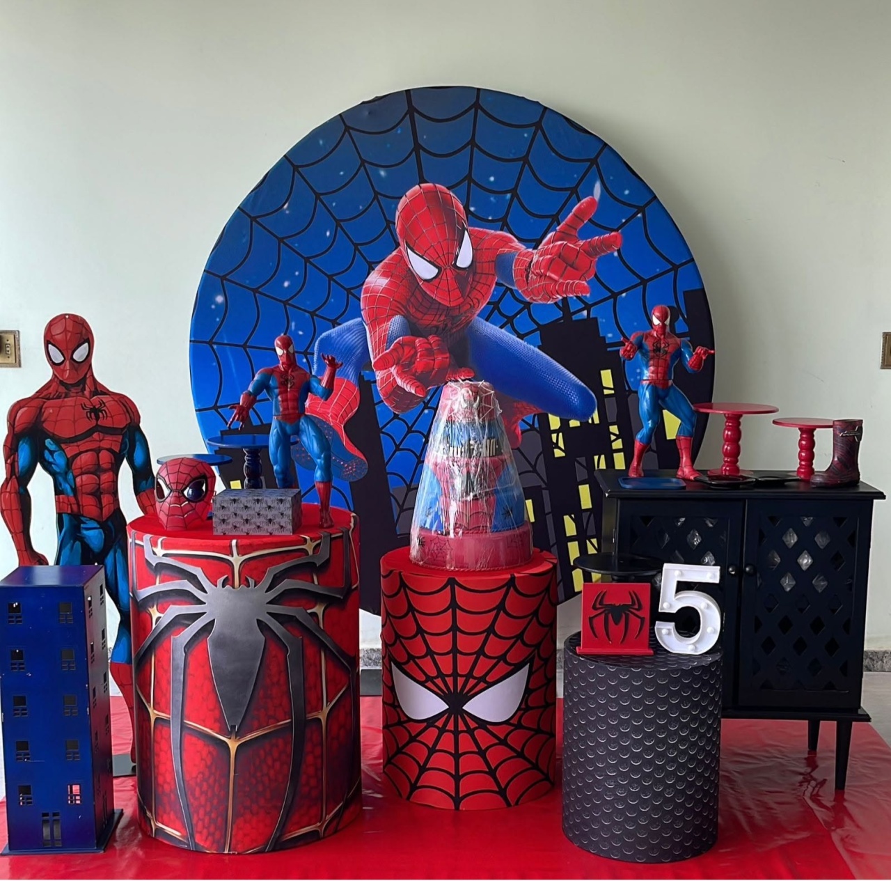 Homem Aranha + Comoda Preta - FABIANA LOPES DECORACOES
