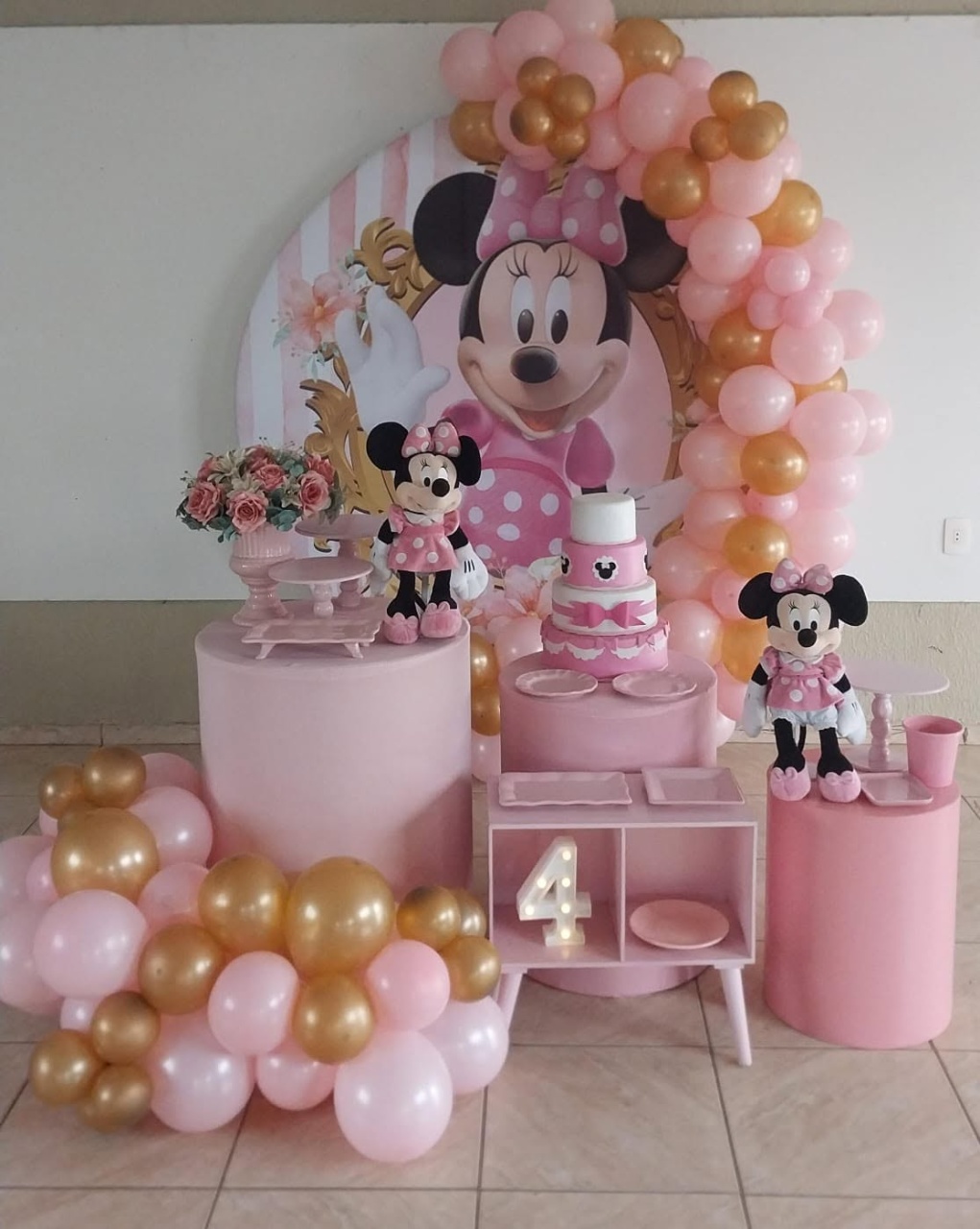 Minnie Dourada - FABIANA LOPES DECORACOES