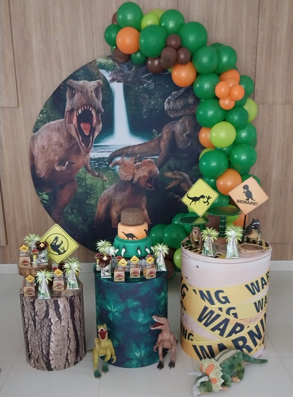 Dinossauro - FABIANA LOPES DECORACOES