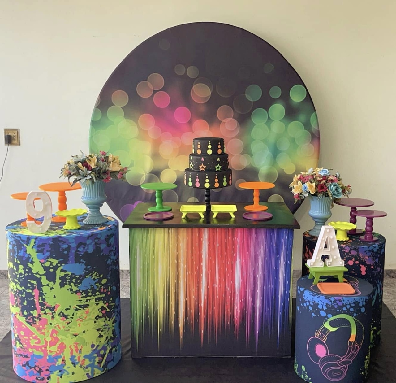 Neon + Mesa - FABIANA LOPES DECORACOES